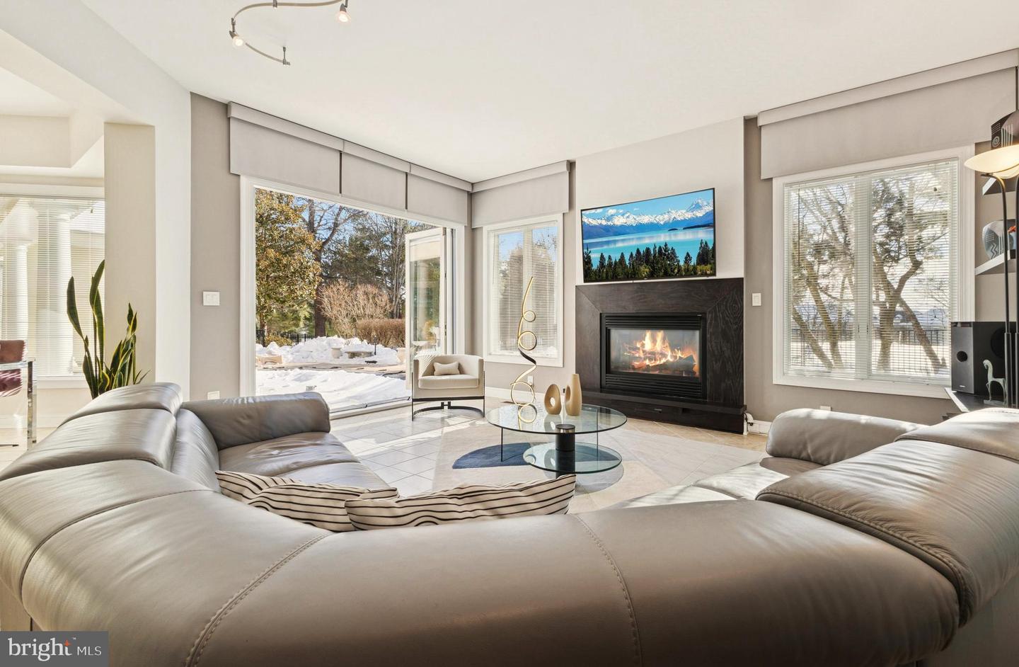 8268 ROXBOROUGH LOOP, GAINESVILLE, Virginia 20155, 3 Bedrooms Bedrooms, ,3 BathroomsBathrooms,Residential,For sale,8268 ROXBOROUGH LOOP,VAPW2111366 MLS # VAPW2111366