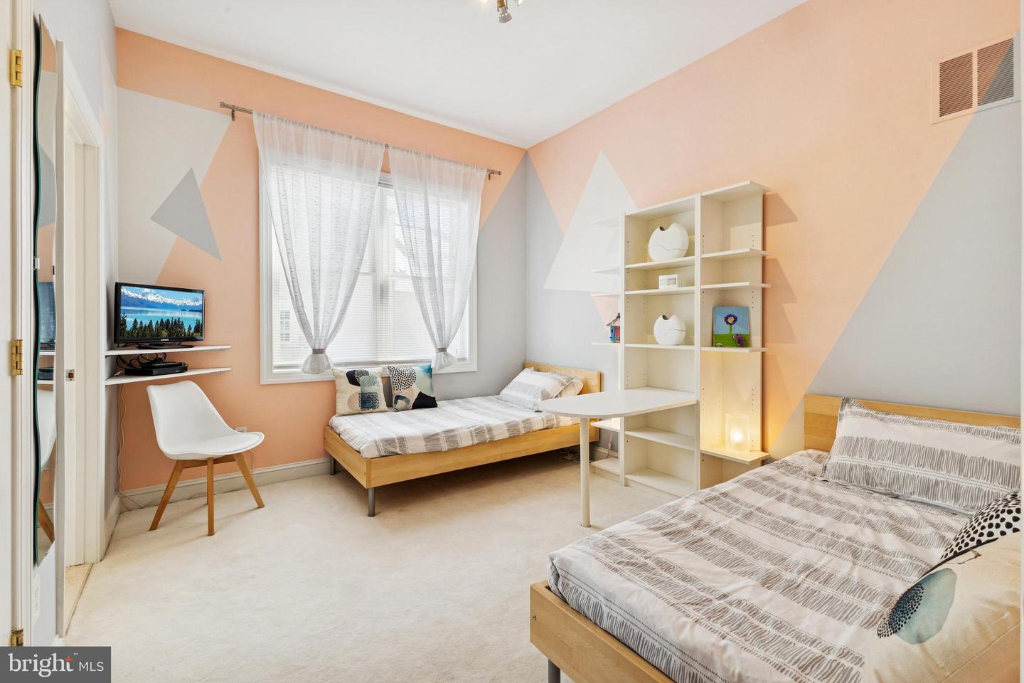 8268 ROXBOROUGH LOOP, GAINESVILLE, Virginia 20155, 3 Bedrooms Bedrooms, ,3 BathroomsBathrooms,Residential,For sale,8268 ROXBOROUGH LOOP,VAPW2111366 MLS # VAPW2111366