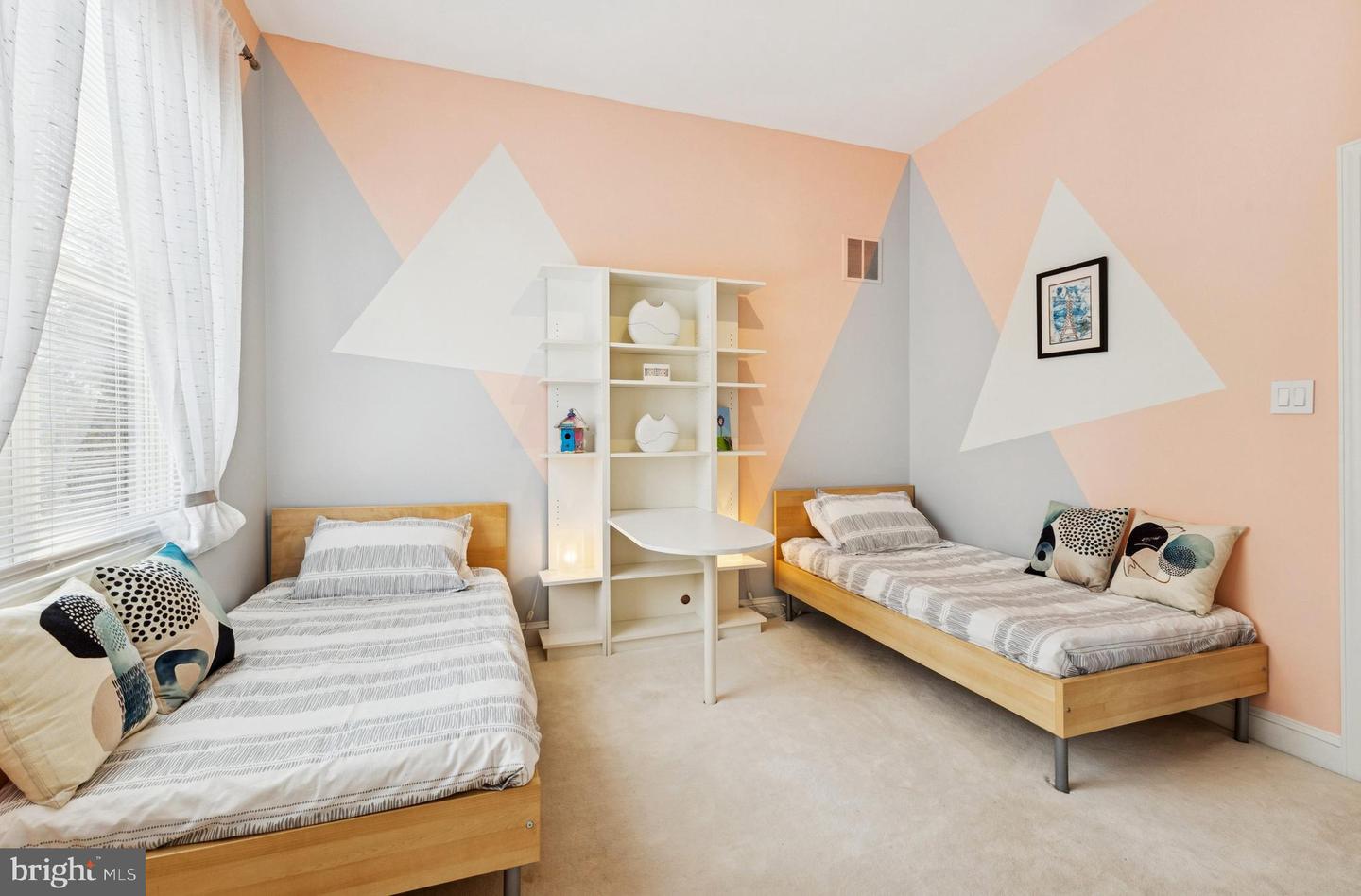 8268 ROXBOROUGH LOOP, GAINESVILLE, Virginia 20155, 3 Bedrooms Bedrooms, ,3 BathroomsBathrooms,Residential,For sale,8268 ROXBOROUGH LOOP,VAPW2111366 MLS # VAPW2111366