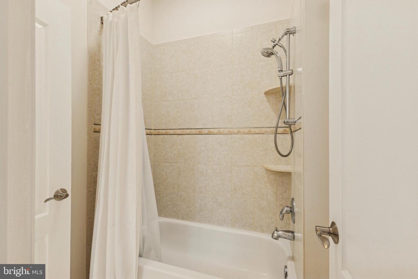 8268 ROXBOROUGH LOOP, GAINESVILLE, Virginia 20155, 3 Bedrooms Bedrooms, ,3 BathroomsBathrooms,Residential,For sale,8268 ROXBOROUGH LOOP,VAPW2111366 MLS # VAPW2111366