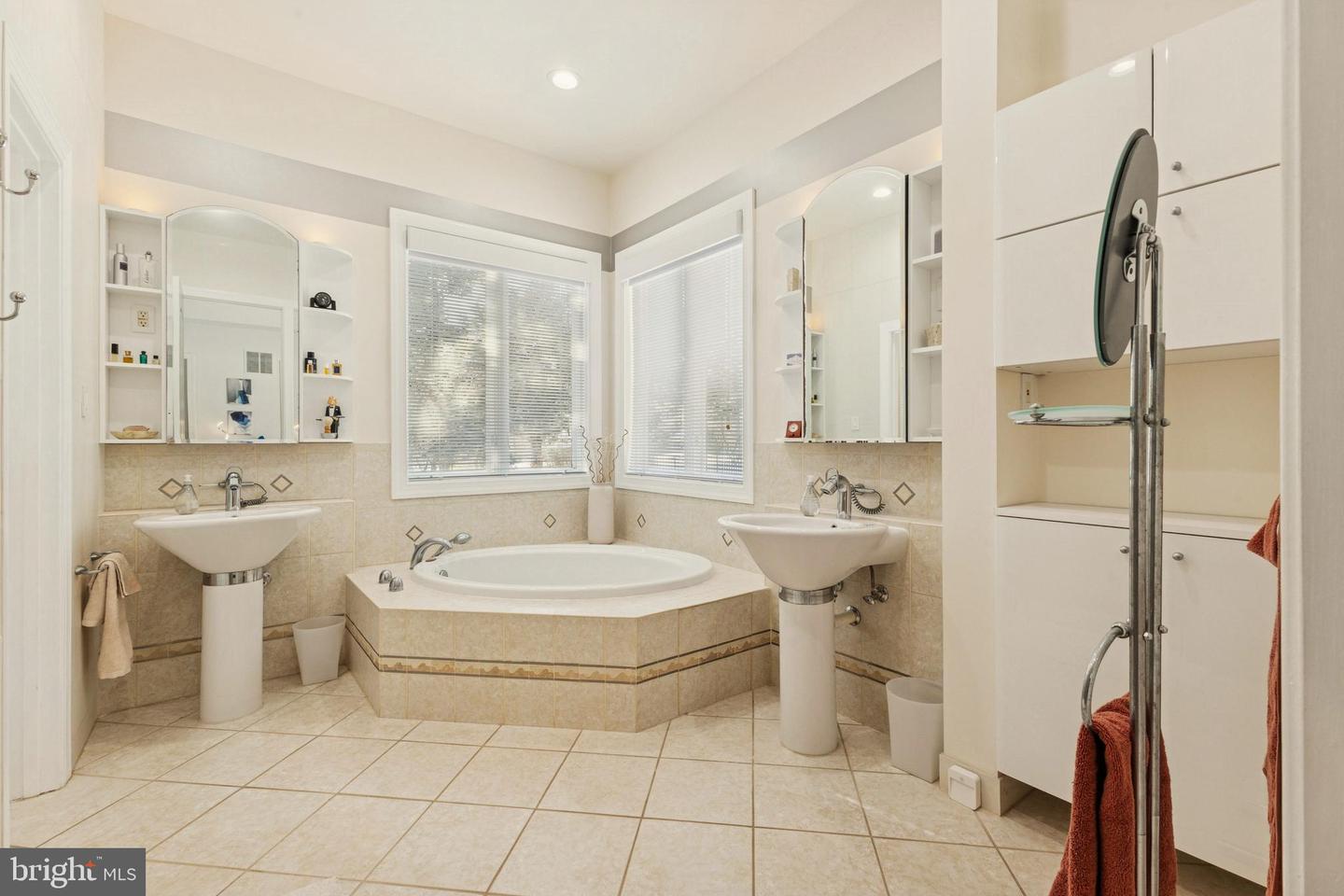 8268 ROXBOROUGH LOOP, GAINESVILLE, Virginia 20155, 3 Bedrooms Bedrooms, ,3 BathroomsBathrooms,Residential,For sale,8268 ROXBOROUGH LOOP,VAPW2111366 MLS # VAPW2111366