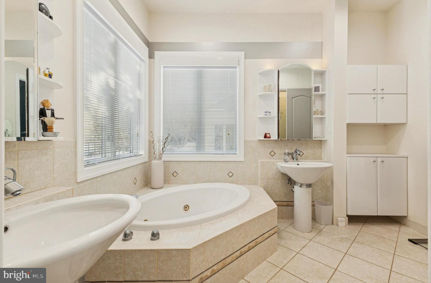 8268 ROXBOROUGH LOOP, GAINESVILLE, Virginia 20155, 3 Bedrooms Bedrooms, ,3 BathroomsBathrooms,Residential,For sale,8268 ROXBOROUGH LOOP,VAPW2111366 MLS # VAPW2111366