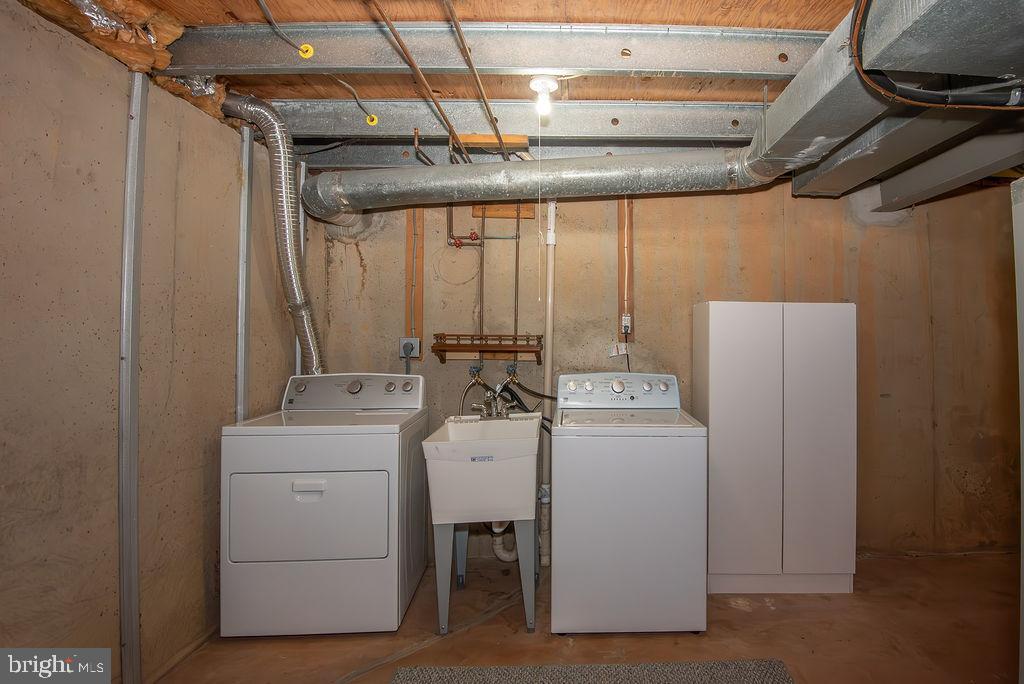 9102 RED LION TAVERN CT, SPRINGFIELD, Virginia 22153, 4 Bedrooms Bedrooms, ,2 BathroomsBathrooms,Residential,For sale,9102 RED LION TAVERN CT,VAFX2287774 MLS # VAFX2287774