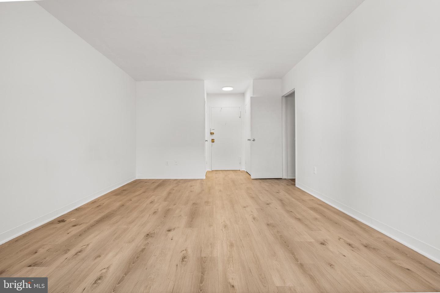 1121 ARLINGTON BLVD #405, ARLINGTON, Virginia 22209, 1 Bedroom Bedrooms, ,1 BathroomBathrooms,Residential,For sale,1121 ARLINGTON BLVD #405,VAAR2068220 MLS # VAAR2068220