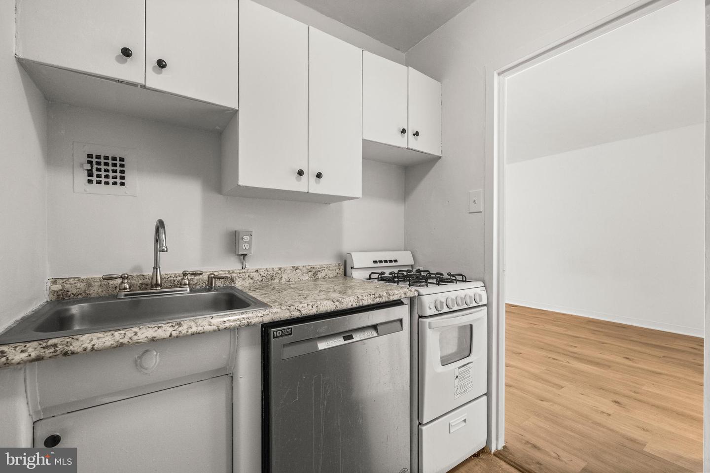 1121 ARLINGTON BLVD #405, ARLINGTON, Virginia 22209, 1 Bedroom Bedrooms, ,1 BathroomBathrooms,Residential,For sale,1121 ARLINGTON BLVD #405,VAAR2068220 MLS # VAAR2068220