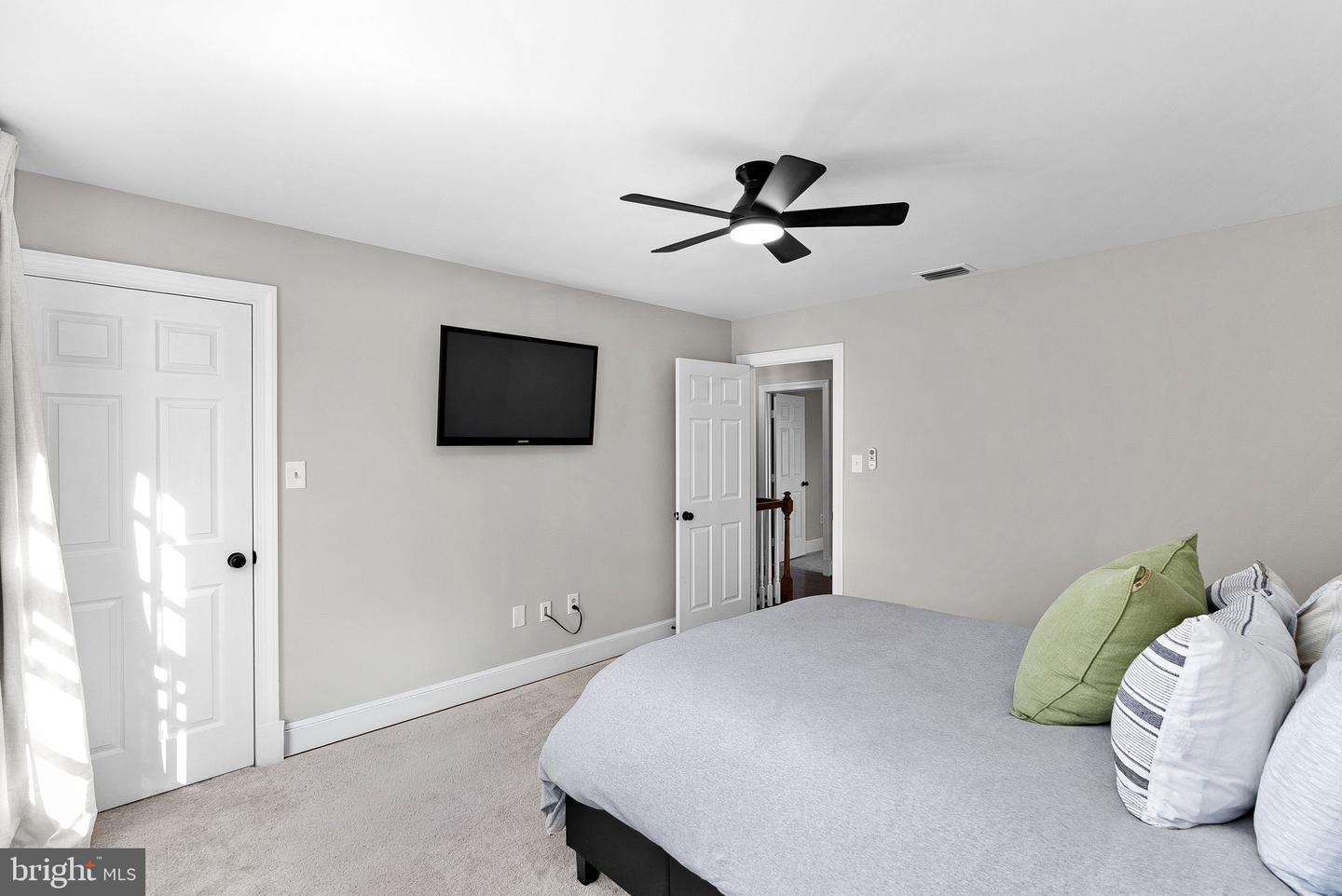 9440 FLOWERDEN LN, MANASSAS, Virginia 20110, 4 Bedrooms Bedrooms, ,3 BathroomsBathrooms,Residential,For sale,9440 FLOWERDEN LN,VAMN2010138 MLS # VAMN2010138