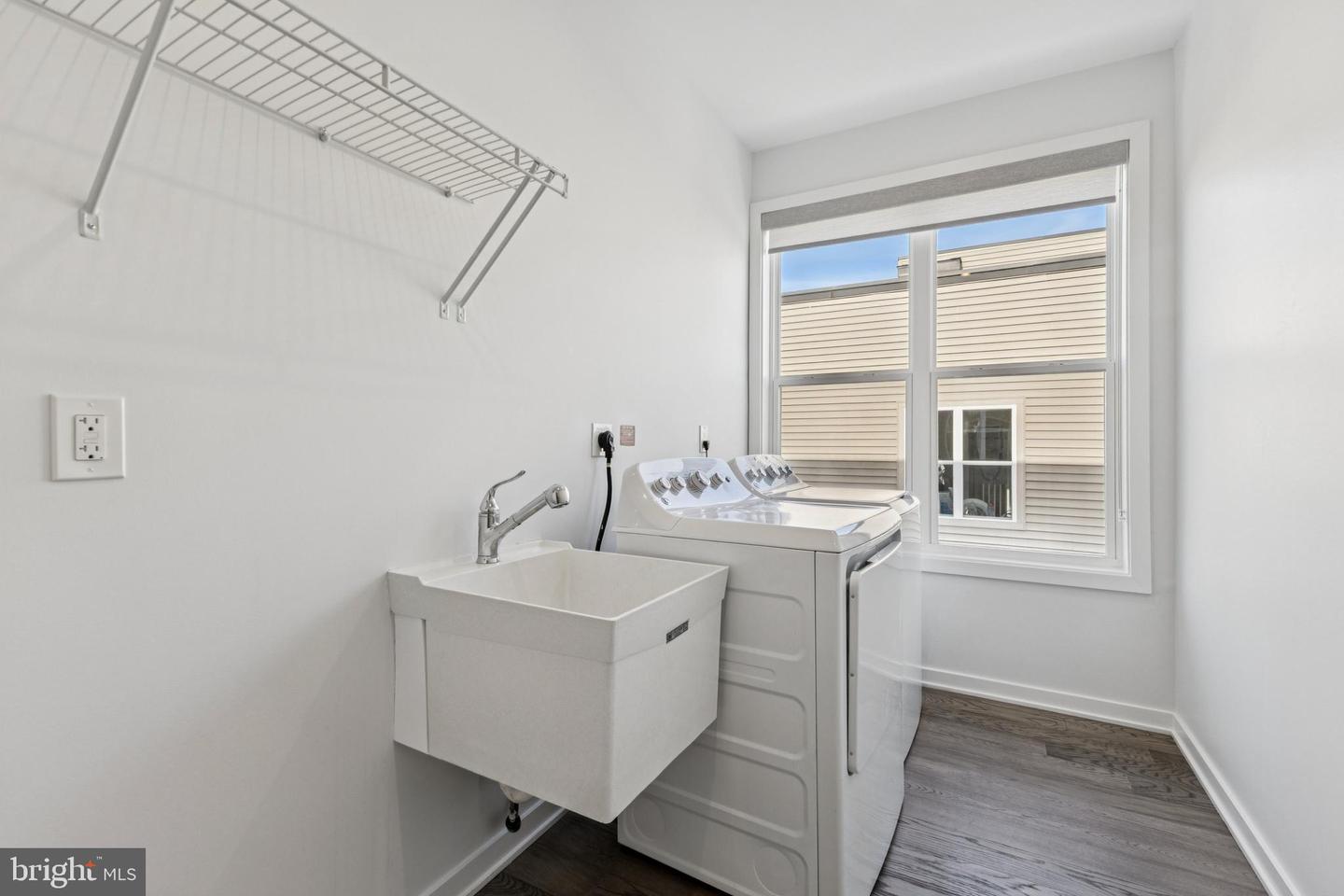 4635 CHARGER PL #805, CHANTILLY, Virginia 20151, 3 Bedrooms Bedrooms, ,2 BathroomsBathrooms,Residential,For sale,4635 CHARGER PL #805,VAFX2287800 MLS # VAFX2287800