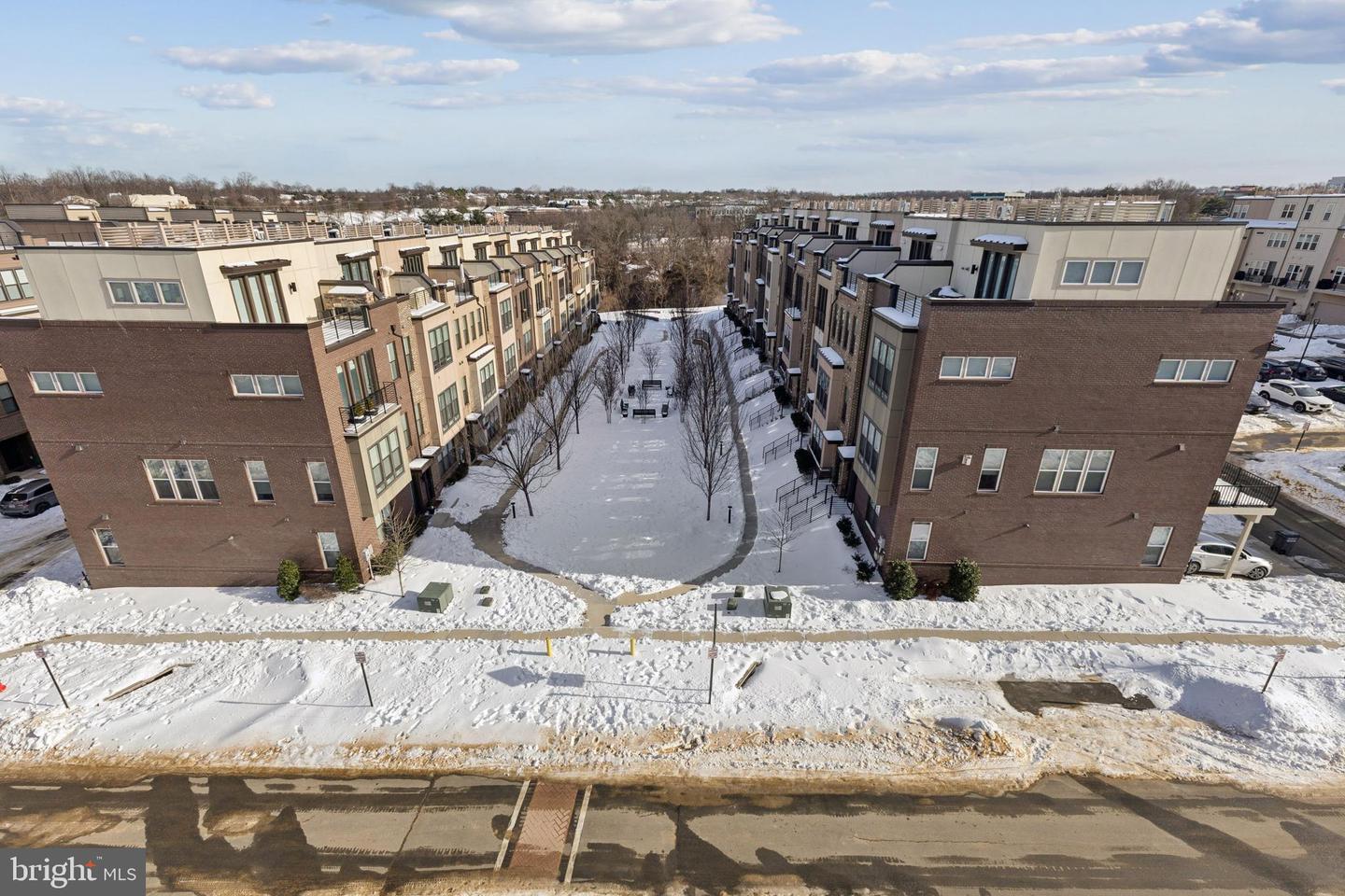 4635 CHARGER PL #805, CHANTILLY, Virginia 20151, 3 Bedrooms Bedrooms, ,2 BathroomsBathrooms,Residential,For sale,4635 CHARGER PL #805,VAFX2287800 MLS # VAFX2287800