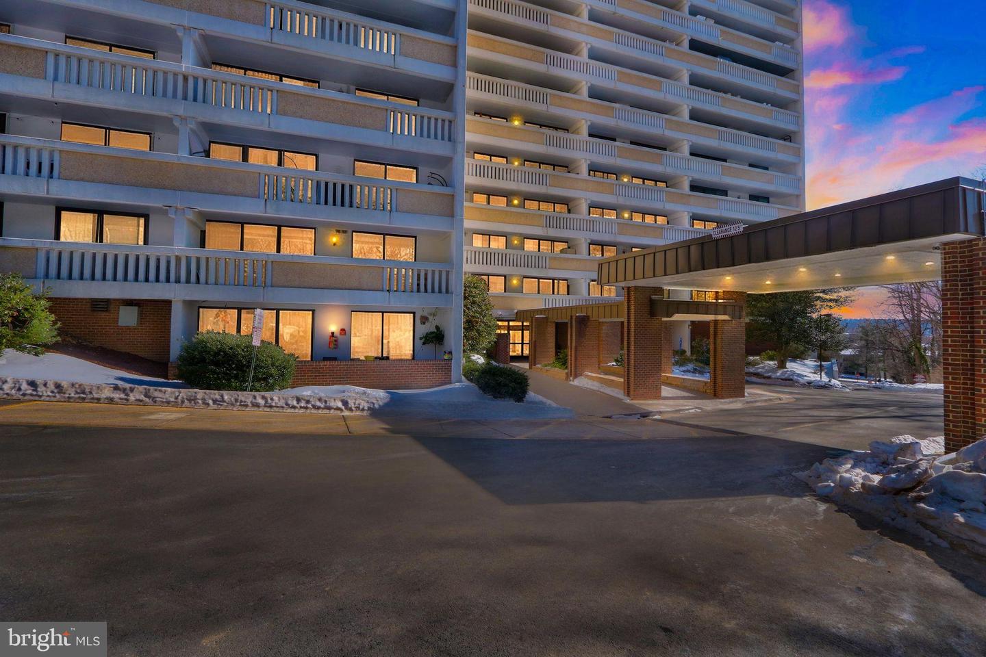 6101 EDSALL RD #1704, ALEXANDRIA, Virginia 22304, 2 Bedrooms Bedrooms, ,2 BathroomsBathrooms,Residential,For sale,6101 EDSALL RD #1704,VAAX2053618 MLS # VAAX2053618