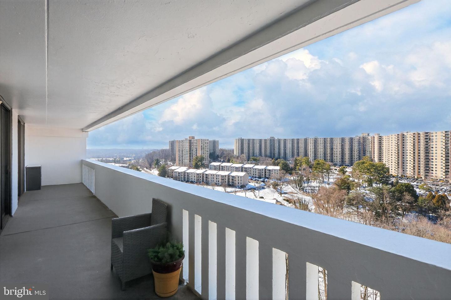 6101 EDSALL RD #1704, ALEXANDRIA, Virginia 22304, 2 Bedrooms Bedrooms, ,2 BathroomsBathrooms,Residential,For sale,6101 EDSALL RD #1704,VAAX2053618 MLS # VAAX2053618