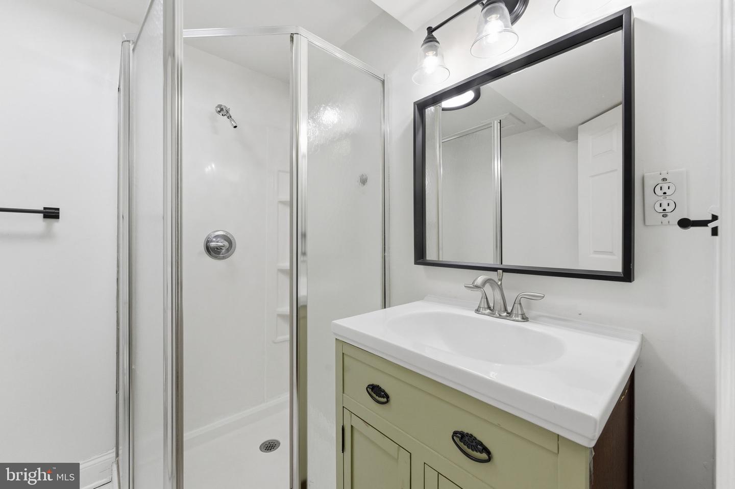 15450 EAGLE TAVERN LN, CENTREVILLE, Virginia 20120, 6 Bedrooms Bedrooms, ,3 BathroomsBathrooms,Residential,For sale,15450 EAGLE TAVERN LN,VAFX2287926 MLS # VAFX2287926