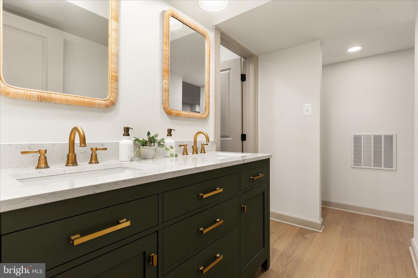 4386 LAKEWOOD DR, WARRENTON, Virginia 20187, 4 Bedrooms Bedrooms, ,3 BathroomsBathrooms,Residential,For sale,4386 LAKEWOOD DR,VAFQ2020304 MLS # VAFQ2020304