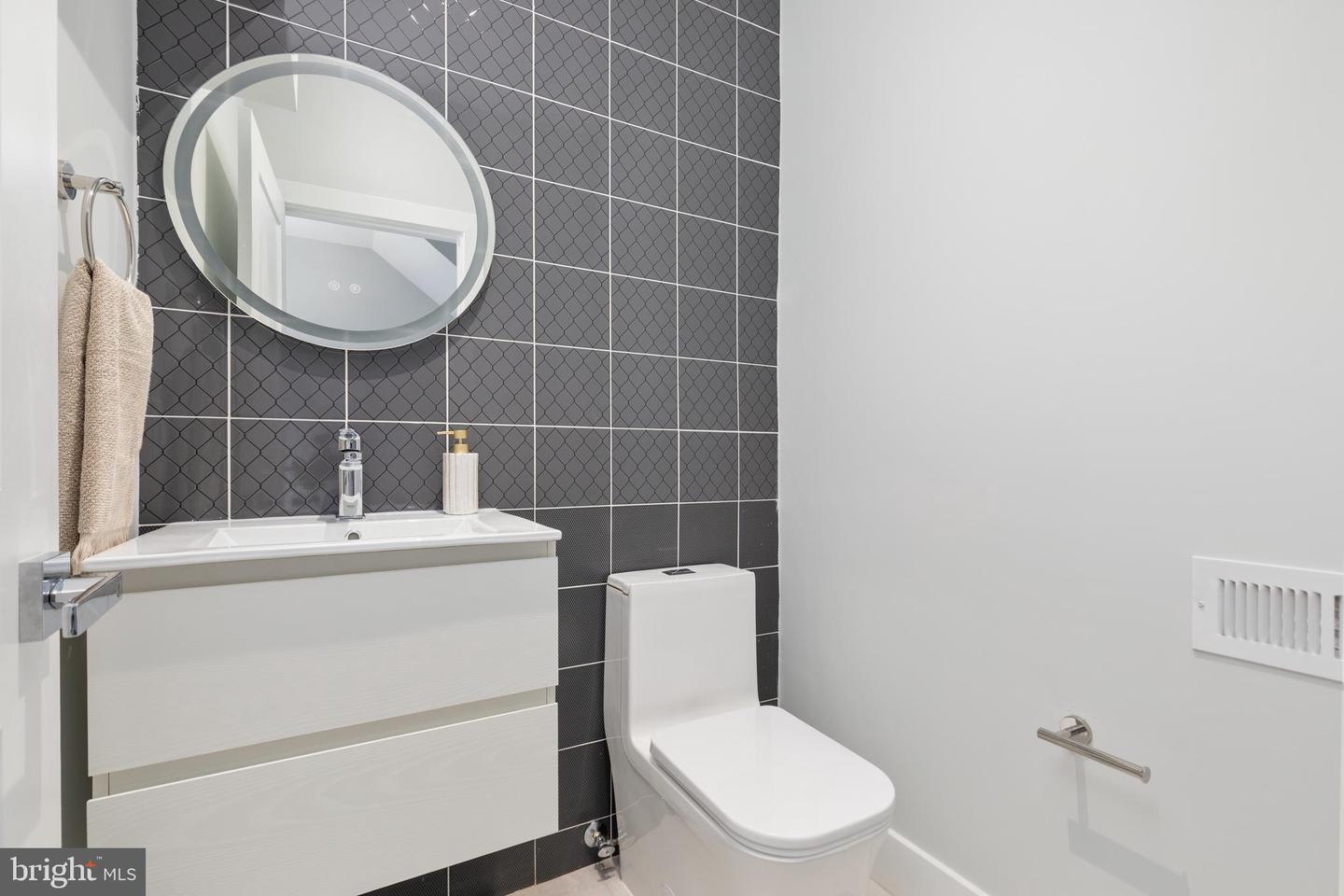 7435 NIGH RD, FALLS CHURCH, Virginia 22043, 5 Bedrooms Bedrooms, ,5 BathroomsBathrooms,Residential,For sale,7435 NIGH RD,VAFX2287938 MLS # VAFX2287938