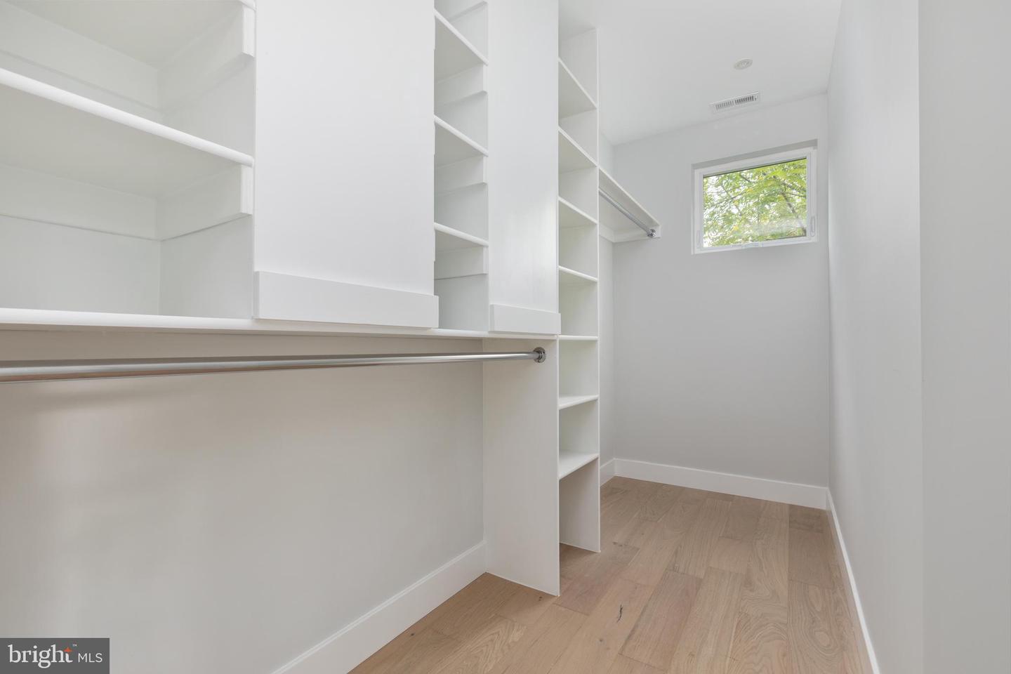 7435 NIGH RD, FALLS CHURCH, Virginia 22043, 5 Bedrooms Bedrooms, ,5 BathroomsBathrooms,Residential,For sale,7435 NIGH RD,VAFX2287938 MLS # VAFX2287938