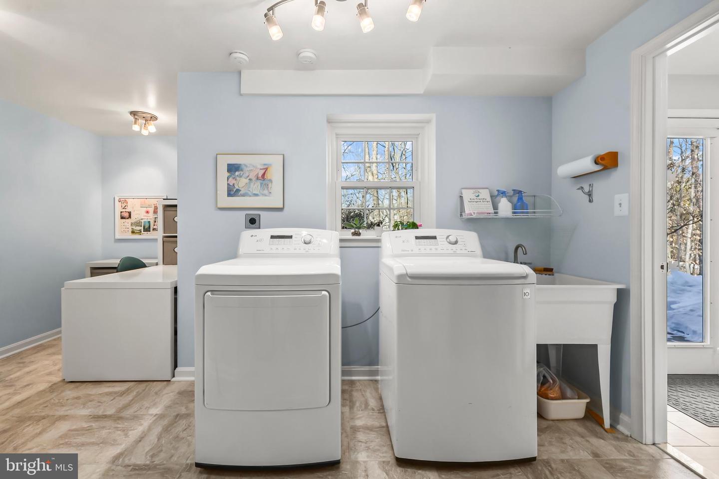 4302 ORKNEY CT, WOODBRIDGE, Virginia 22192, 5 Bedrooms Bedrooms, ,3 BathroomsBathrooms,Residential,For sale,4302 ORKNEY CT,VAPW2111480 MLS # VAPW2111480