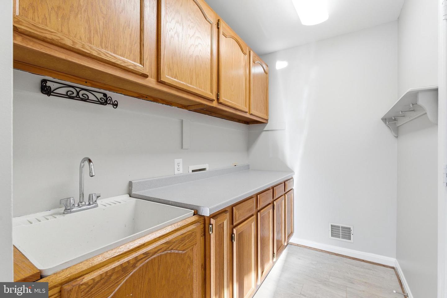 613 BRIAN THOMAS CT SE, LEESBURG, Virginia 20175, 4 Bedrooms Bedrooms, ,3 BathroomsBathrooms,Residential,For sale,613 BRIAN THOMAS CT SE,VALO2114938 MLS # VALO2114938