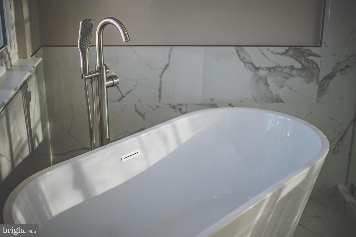 613 BRIAN THOMAS CT SE, LEESBURG, Virginia 20175, 4 Bedrooms Bedrooms, ,3 BathroomsBathrooms,Residential,For sale,613 BRIAN THOMAS CT SE,VALO2114938 MLS # VALO2114938