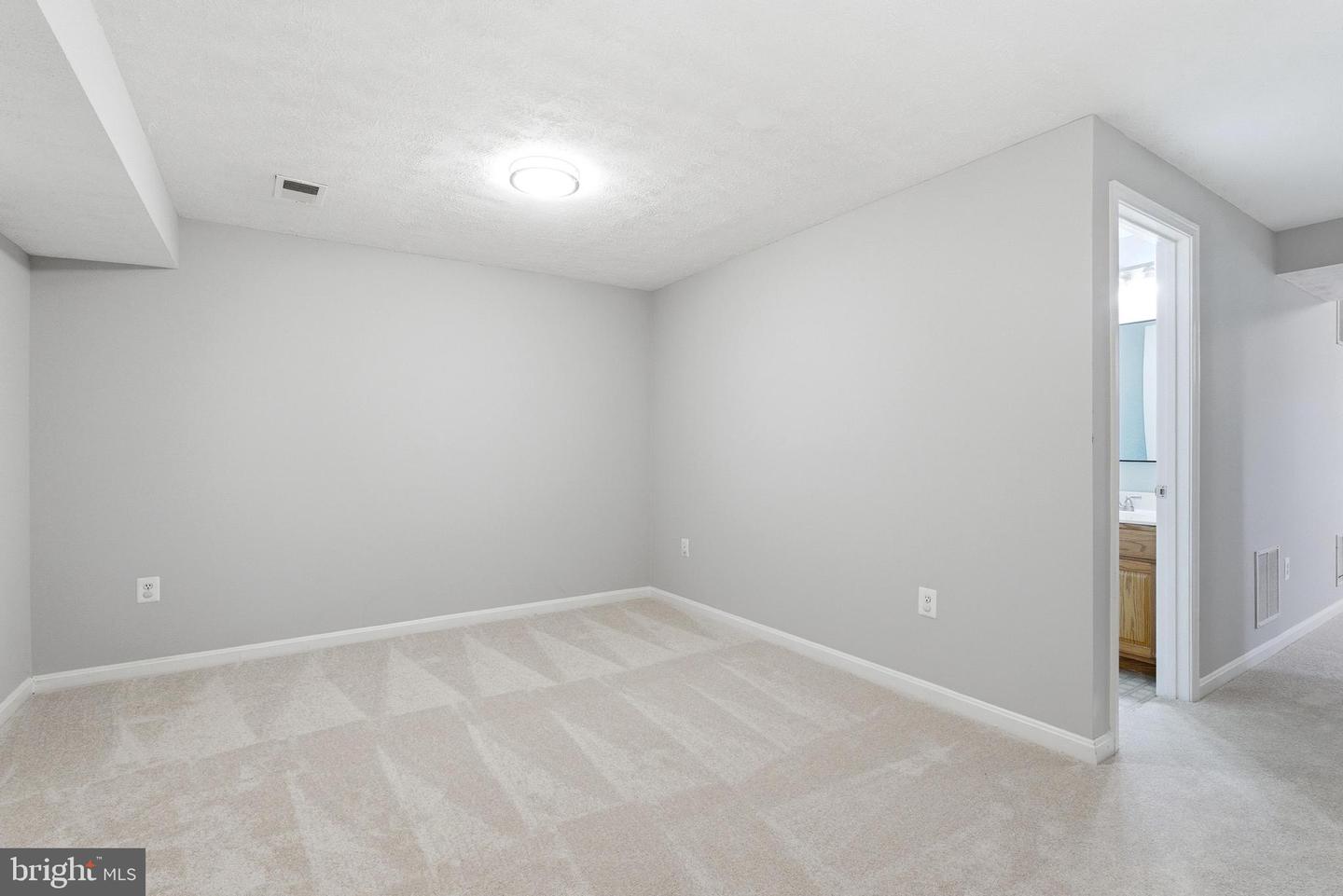 613 BRIAN THOMAS CT SE, LEESBURG, Virginia 20175, 4 Bedrooms Bedrooms, ,3 BathroomsBathrooms,Residential,For sale,613 BRIAN THOMAS CT SE,VALO2114938 MLS # VALO2114938