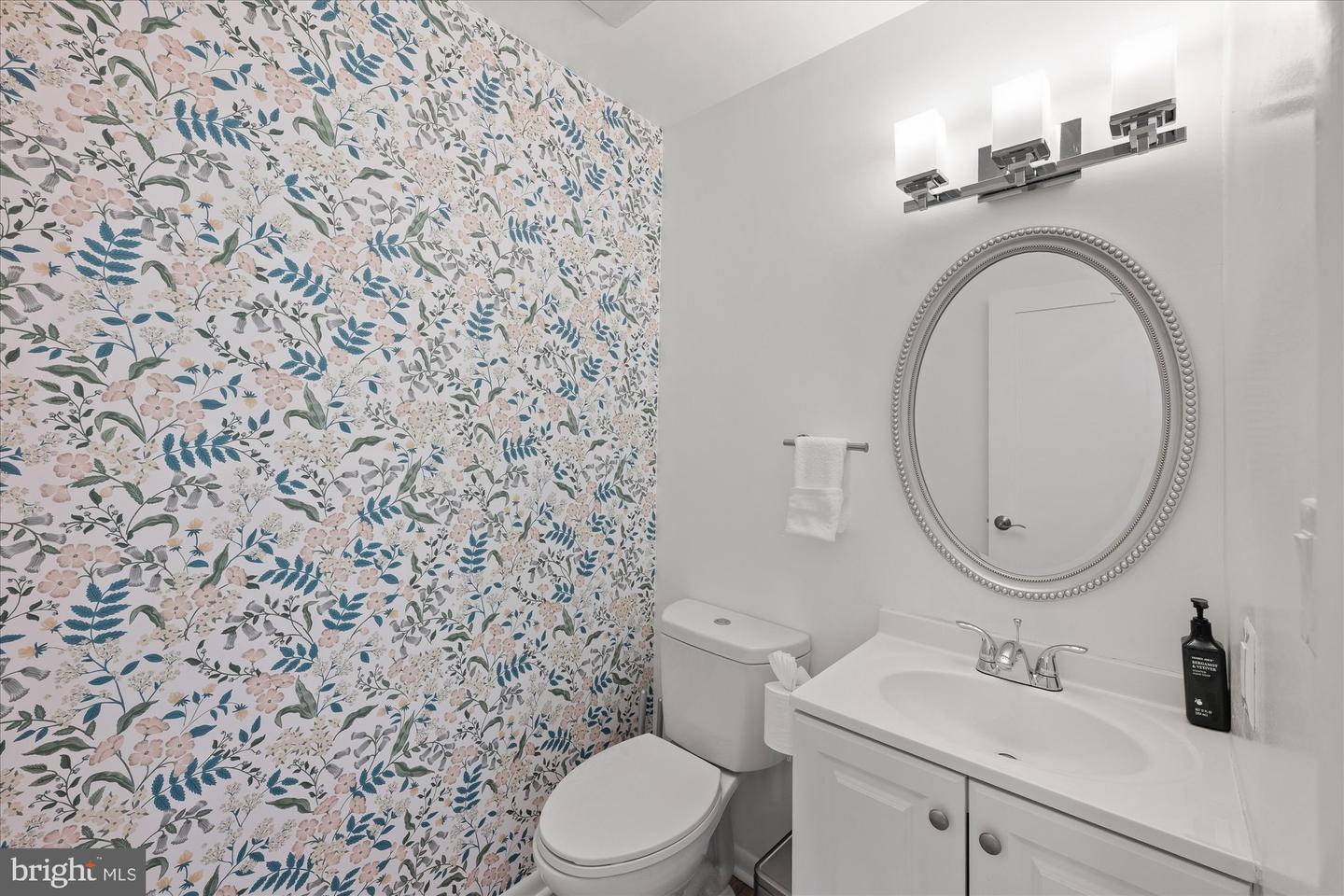 1925 N WESTMORELAND ST, ARLINGTON, Virginia 22213, 4 Bedrooms Bedrooms, 8 Rooms Rooms,3 BathroomsBathrooms,Residential,For sale,1925 N WESTMORELAND ST,VAAR2068288 MLS # VAAR2068288