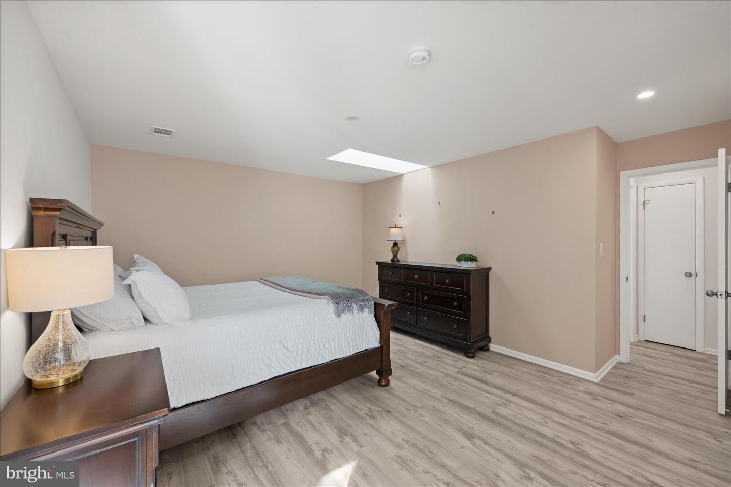 1925 N WESTMORELAND ST, ARLINGTON, Virginia 22213, 4 Bedrooms Bedrooms, 8 Rooms Rooms,3 BathroomsBathrooms,Residential,For sale,1925 N WESTMORELAND ST,VAAR2068288 MLS # VAAR2068288