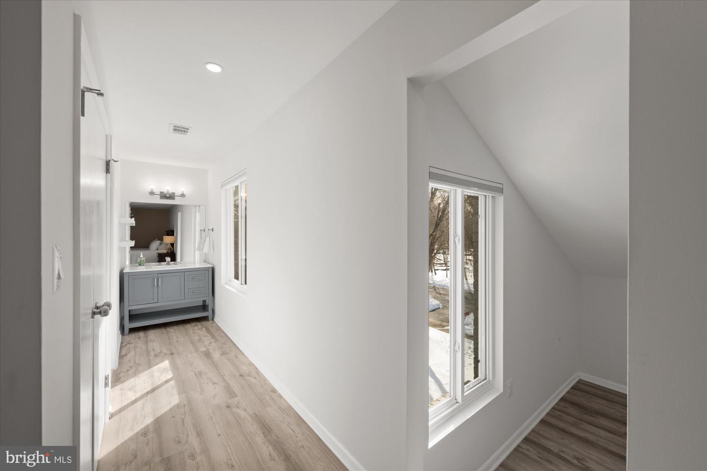 1925 N WESTMORELAND ST, ARLINGTON, Virginia 22213, 4 Bedrooms Bedrooms, 8 Rooms Rooms,3 BathroomsBathrooms,Residential,For sale,1925 N WESTMORELAND ST,VAAR2068288 MLS # VAAR2068288