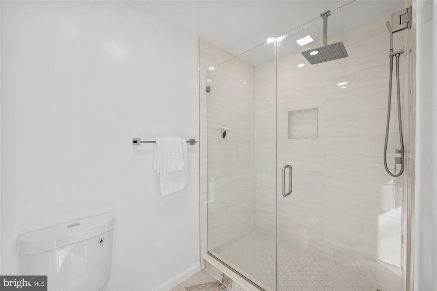 1925 N WESTMORELAND ST, ARLINGTON, Virginia 22213, 4 Bedrooms Bedrooms, 8 Rooms Rooms,3 BathroomsBathrooms,Residential,For sale,1925 N WESTMORELAND ST,VAAR2068288 MLS # VAAR2068288