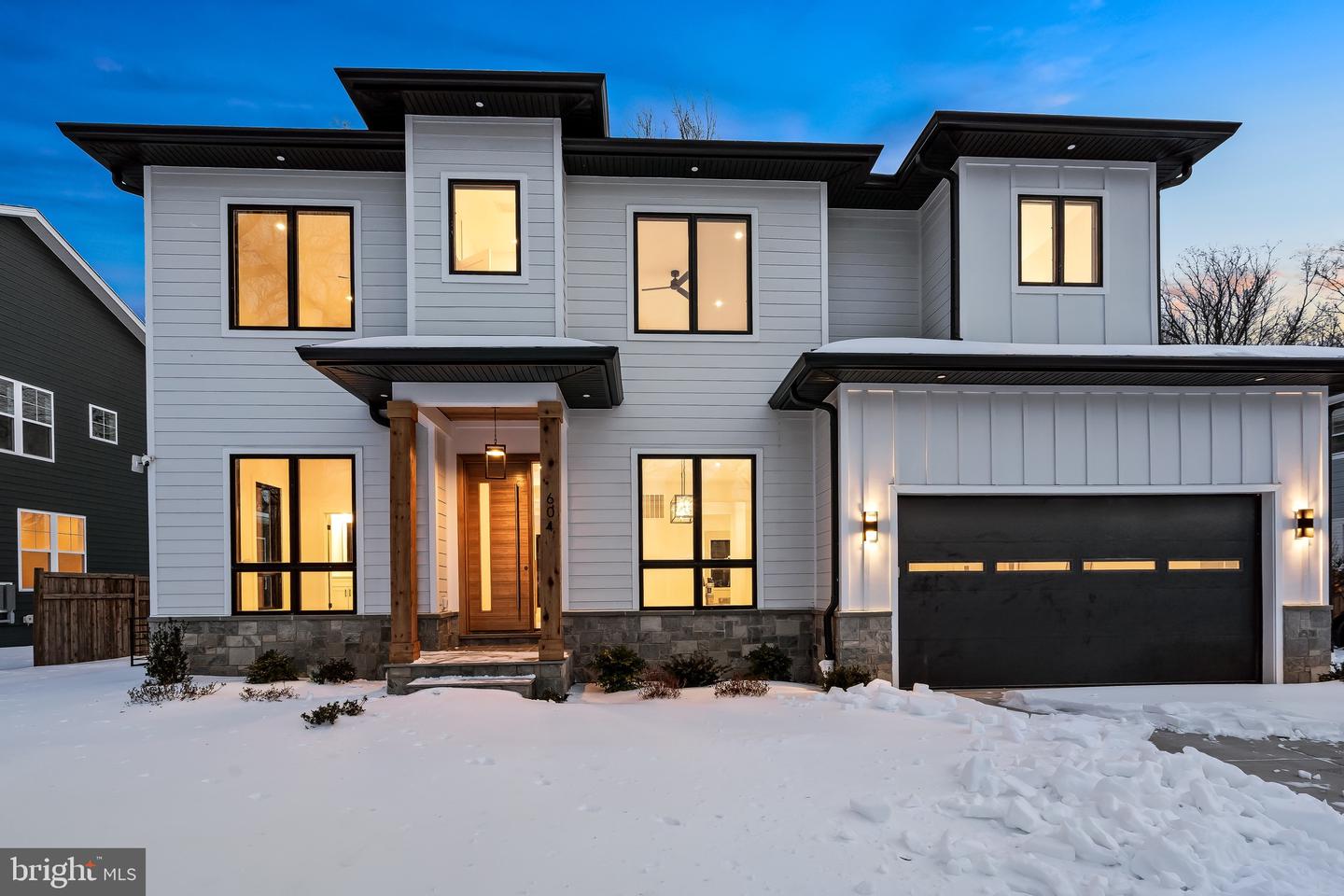 604 TAPAWINGO RD SW, VIENNA, Virginia 22180, 5 Bedrooms Bedrooms, ,6 BathroomsBathrooms,Residential,For sale,604 TAPAWINGO RD SW,VAFX2288228 MLS # VAFX2288228