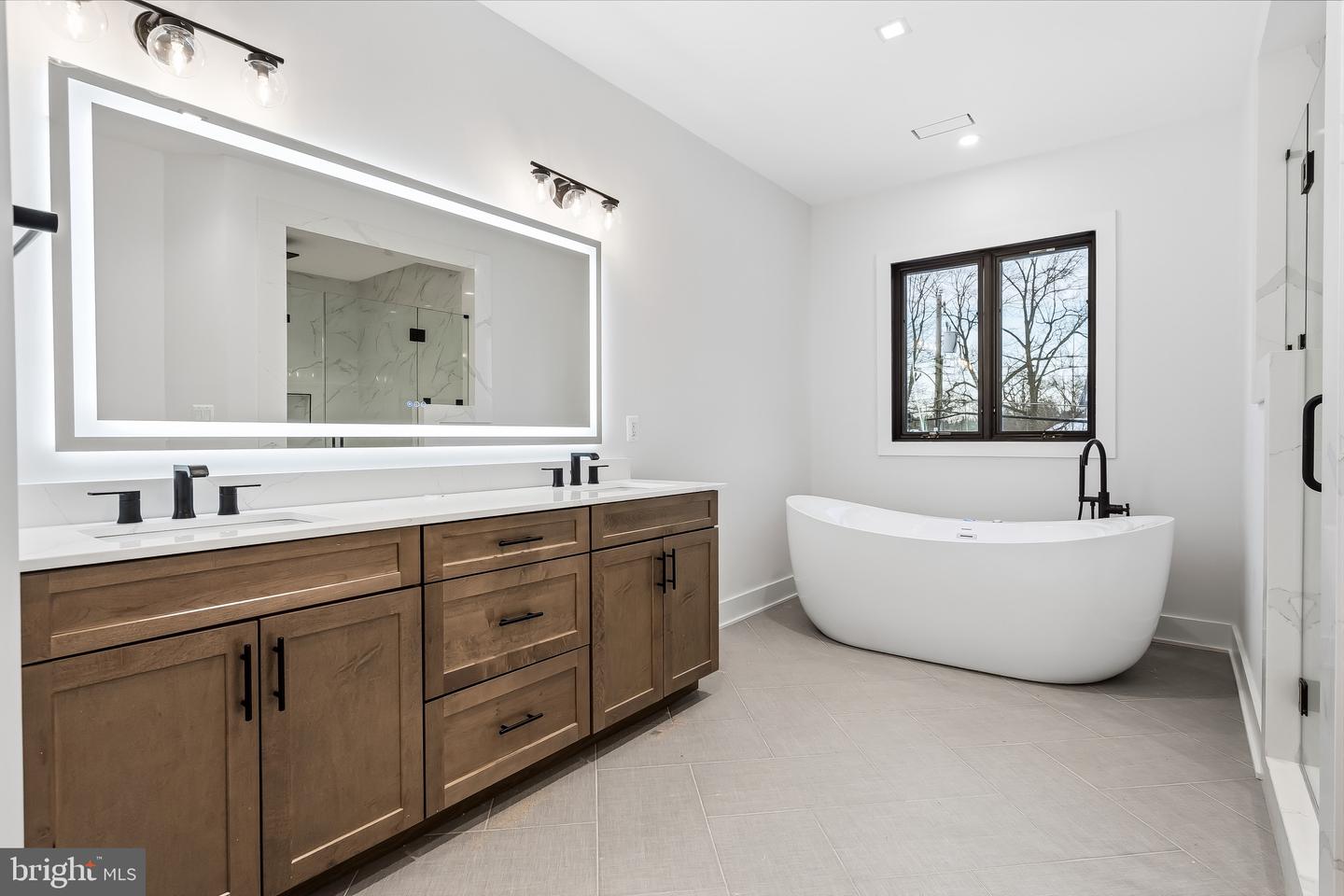 604 TAPAWINGO RD SW, VIENNA, Virginia 22180, 5 Bedrooms Bedrooms, ,6 BathroomsBathrooms,Residential,For sale,604 TAPAWINGO RD SW,VAFX2288228 MLS # VAFX2288228