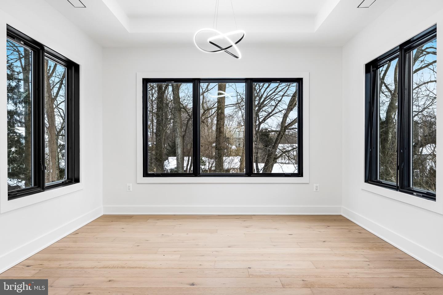 604 TAPAWINGO RD SW, VIENNA, Virginia 22180, 5 Bedrooms Bedrooms, ,6 BathroomsBathrooms,Residential,For sale,604 TAPAWINGO RD SW,VAFX2288228 MLS # VAFX2288228