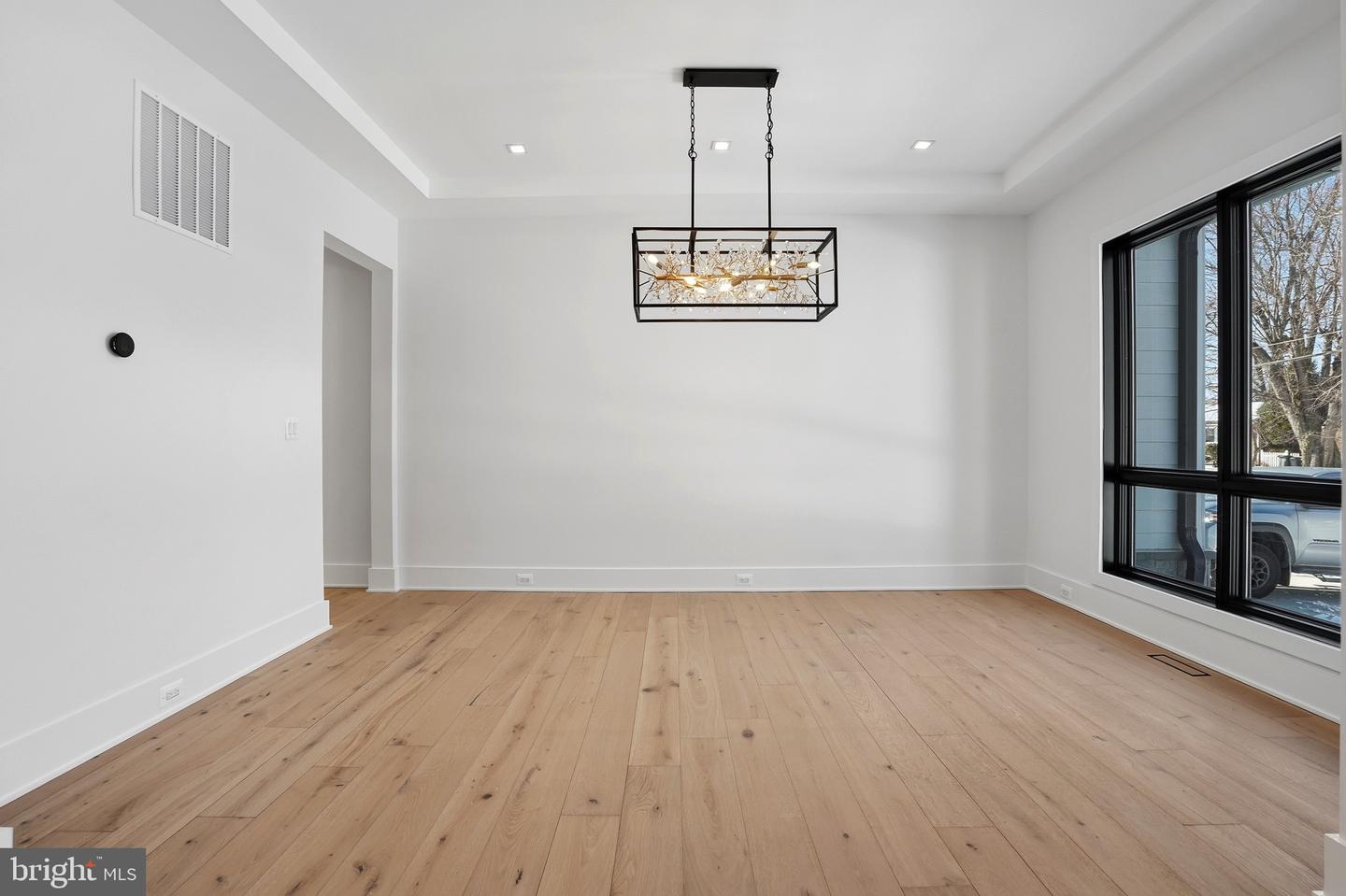 604 TAPAWINGO RD SW, VIENNA, Virginia 22180, 5 Bedrooms Bedrooms, ,6 BathroomsBathrooms,Residential,For sale,604 TAPAWINGO RD SW,VAFX2288228 MLS # VAFX2288228