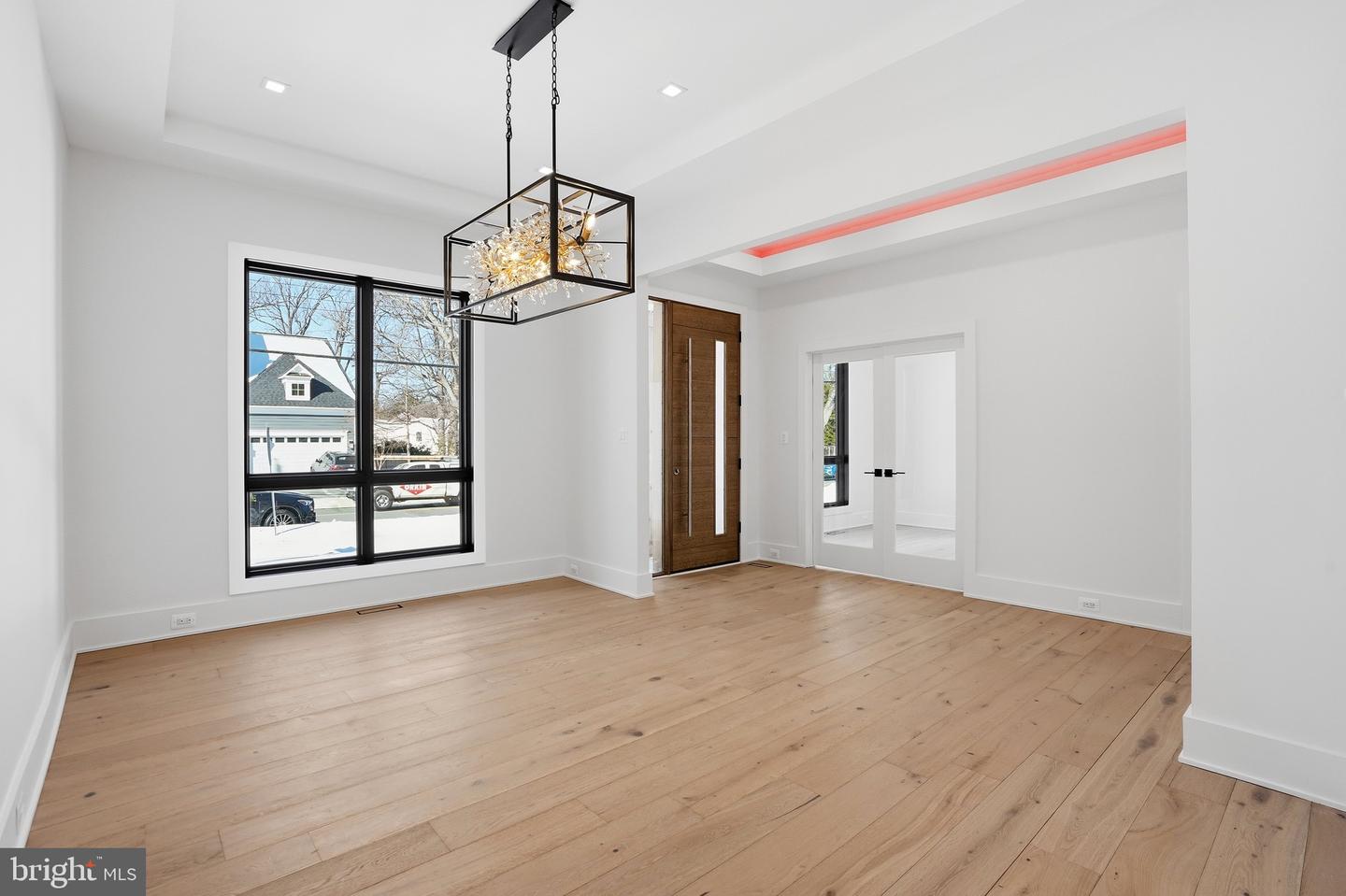 604 TAPAWINGO RD SW, VIENNA, Virginia 22180, 5 Bedrooms Bedrooms, ,6 BathroomsBathrooms,Residential,For sale,604 TAPAWINGO RD SW,VAFX2288228 MLS # VAFX2288228