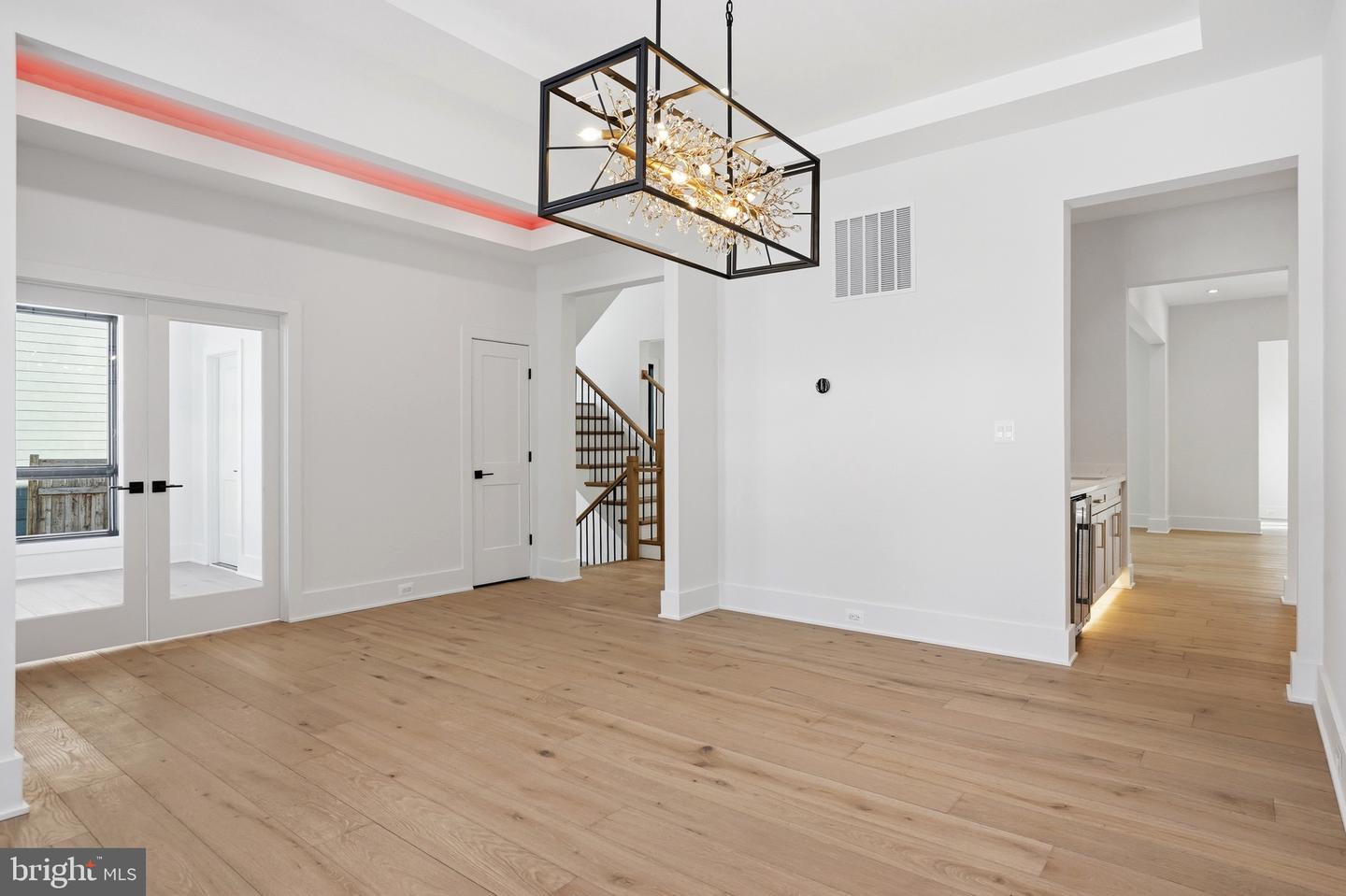 604 TAPAWINGO RD SW, VIENNA, Virginia 22180, 5 Bedrooms Bedrooms, ,6 BathroomsBathrooms,Residential,For sale,604 TAPAWINGO RD SW,VAFX2288228 MLS # VAFX2288228