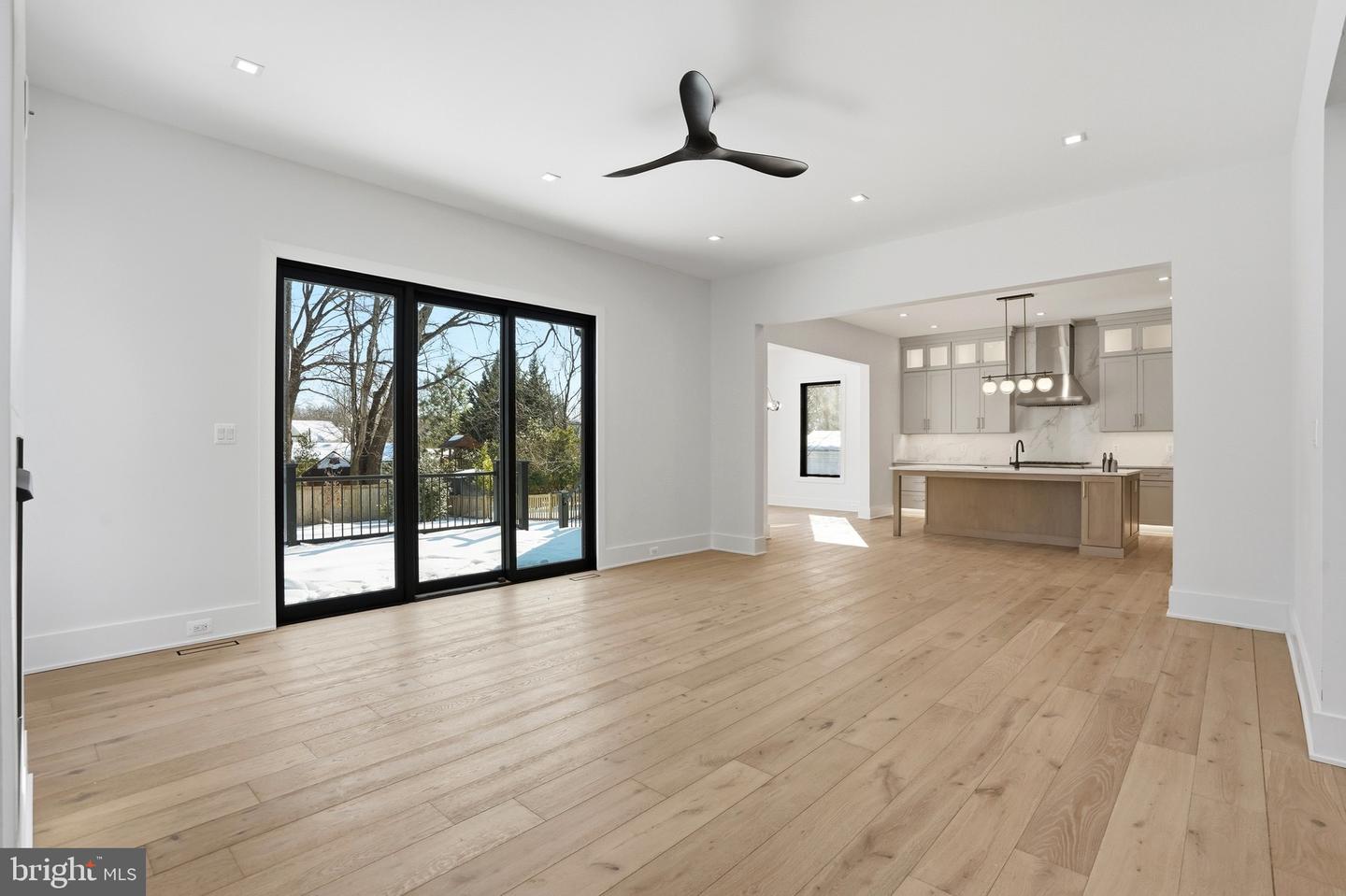 604 TAPAWINGO RD SW, VIENNA, Virginia 22180, 5 Bedrooms Bedrooms, ,6 BathroomsBathrooms,Residential,For sale,604 TAPAWINGO RD SW,VAFX2288228 MLS # VAFX2288228