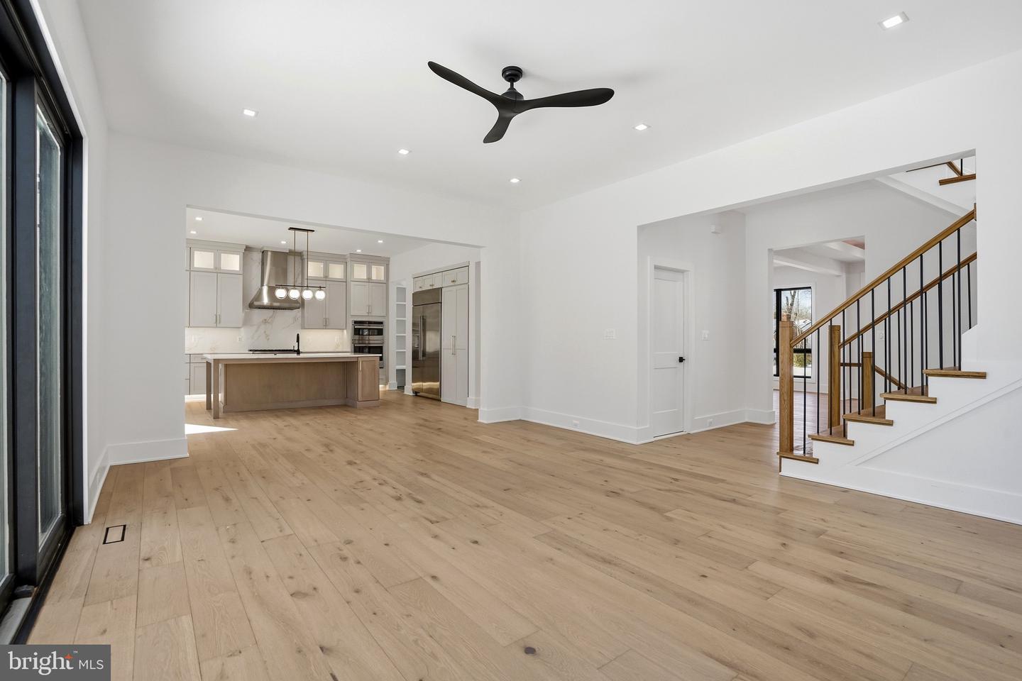 604 TAPAWINGO RD SW, VIENNA, Virginia 22180, 5 Bedrooms Bedrooms, ,6 BathroomsBathrooms,Residential,For sale,604 TAPAWINGO RD SW,VAFX2288228 MLS # VAFX2288228