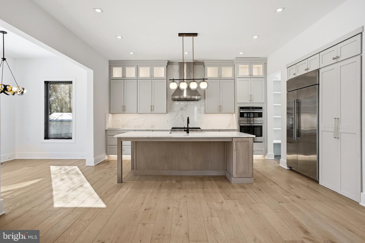 604 TAPAWINGO RD SW, VIENNA, Virginia 22180, 5 Bedrooms Bedrooms, ,6 BathroomsBathrooms,Residential,For sale,604 TAPAWINGO RD SW,VAFX2288228 MLS # VAFX2288228