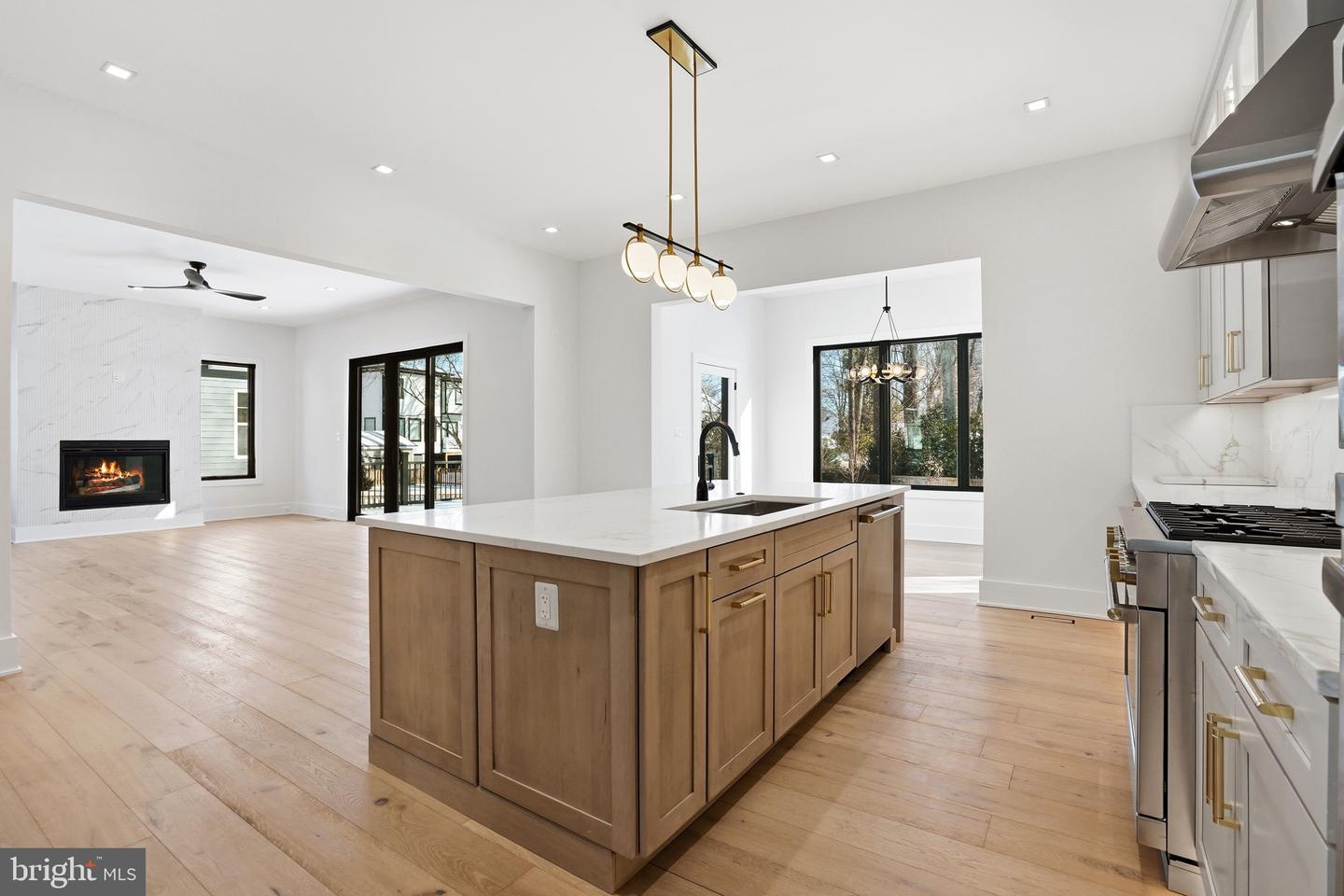 604 TAPAWINGO RD SW, VIENNA, Virginia 22180, 5 Bedrooms Bedrooms, ,6 BathroomsBathrooms,Residential,For sale,604 TAPAWINGO RD SW,VAFX2288228 MLS # VAFX2288228