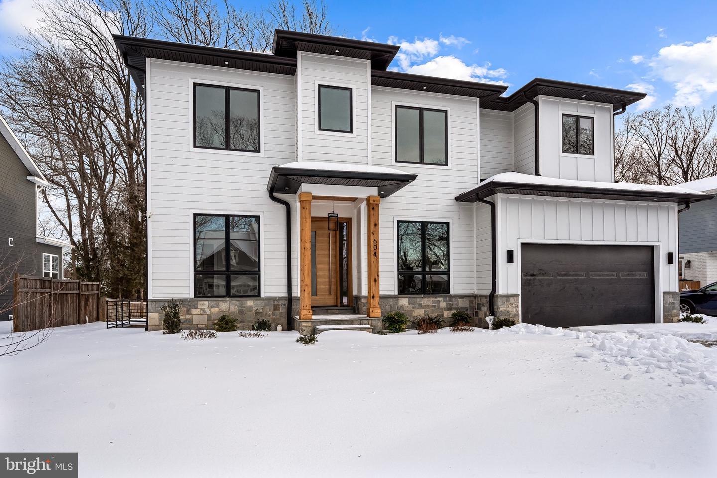 604 TAPAWINGO RD SW, VIENNA, Virginia 22180, 5 Bedrooms Bedrooms, ,6 BathroomsBathrooms,Residential,For sale,604 TAPAWINGO RD SW,VAFX2288228 MLS # VAFX2288228