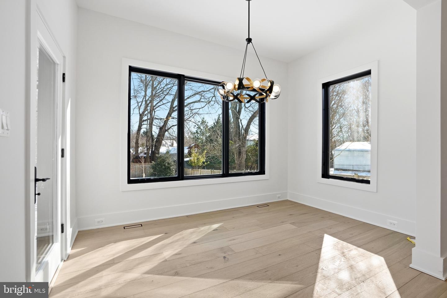 604 TAPAWINGO RD SW, VIENNA, Virginia 22180, 5 Bedrooms Bedrooms, ,6 BathroomsBathrooms,Residential,For sale,604 TAPAWINGO RD SW,VAFX2288228 MLS # VAFX2288228