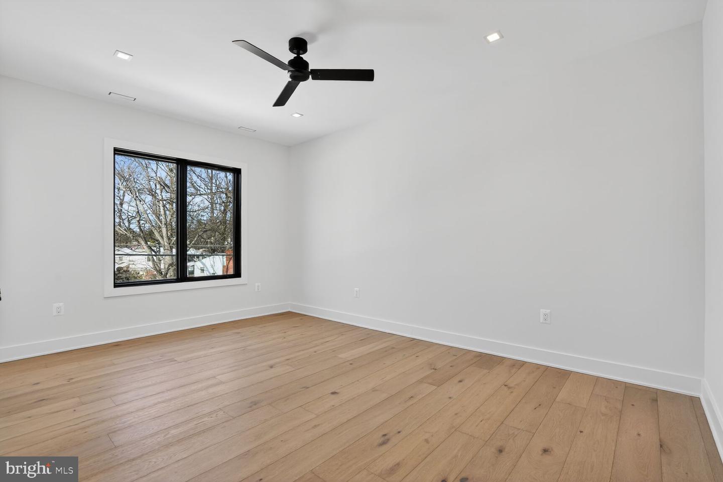 604 TAPAWINGO RD SW, VIENNA, Virginia 22180, 5 Bedrooms Bedrooms, ,6 BathroomsBathrooms,Residential,For sale,604 TAPAWINGO RD SW,VAFX2288228 MLS # VAFX2288228