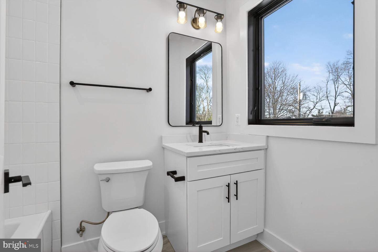 604 TAPAWINGO RD SW, VIENNA, Virginia 22180, 5 Bedrooms Bedrooms, ,6 BathroomsBathrooms,Residential,For sale,604 TAPAWINGO RD SW,VAFX2288228 MLS # VAFX2288228