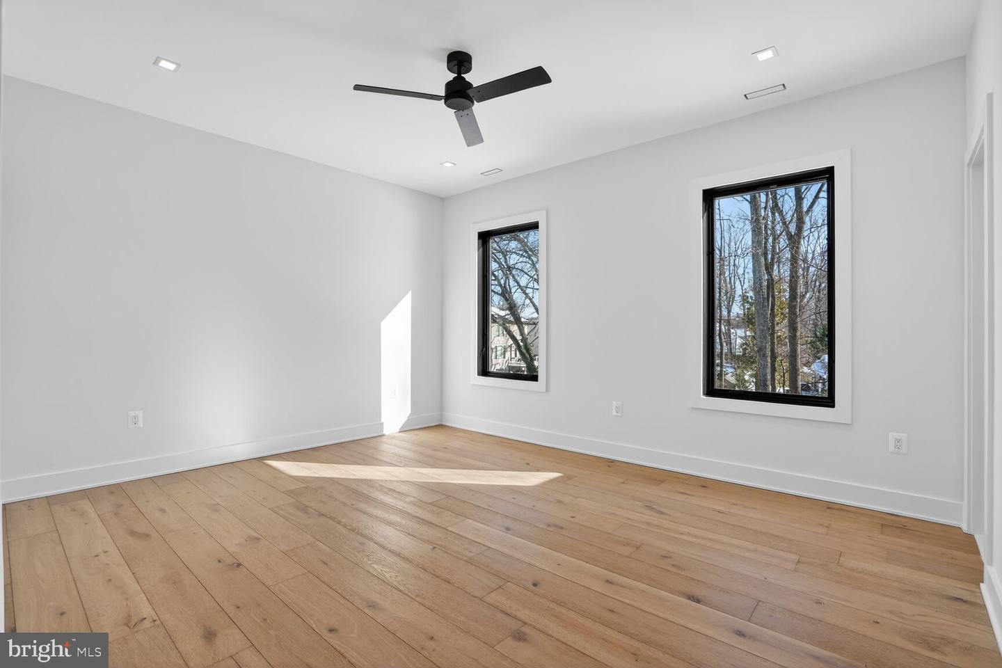 604 TAPAWINGO RD SW, VIENNA, Virginia 22180, 5 Bedrooms Bedrooms, ,6 BathroomsBathrooms,Residential,For sale,604 TAPAWINGO RD SW,VAFX2288228 MLS # VAFX2288228