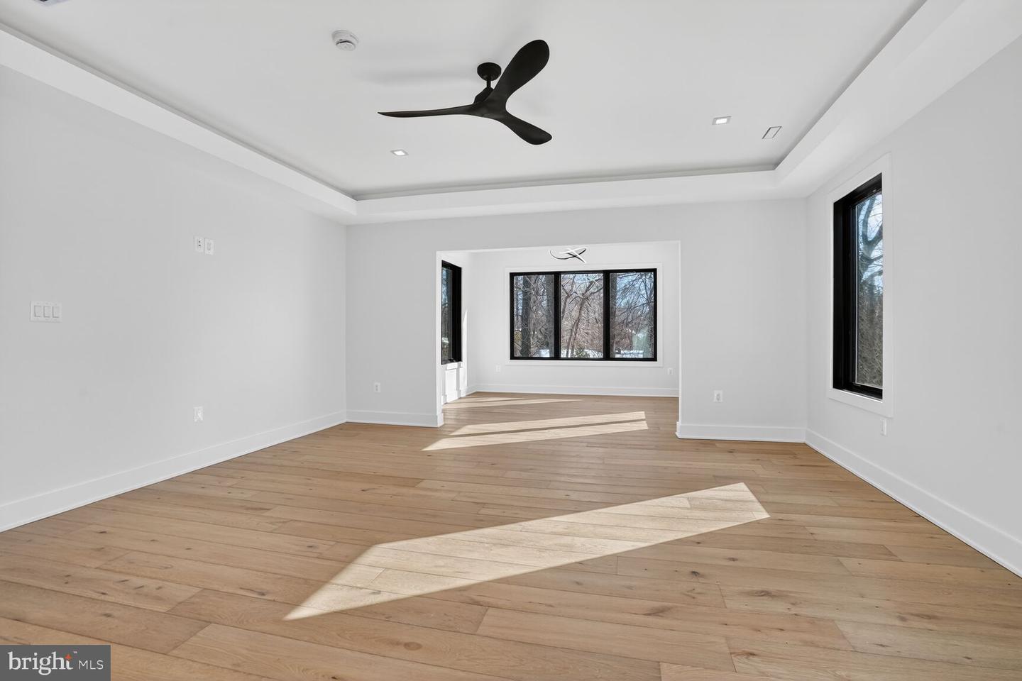 604 TAPAWINGO RD SW, VIENNA, Virginia 22180, 5 Bedrooms Bedrooms, ,6 BathroomsBathrooms,Residential,For sale,604 TAPAWINGO RD SW,VAFX2288228 MLS # VAFX2288228