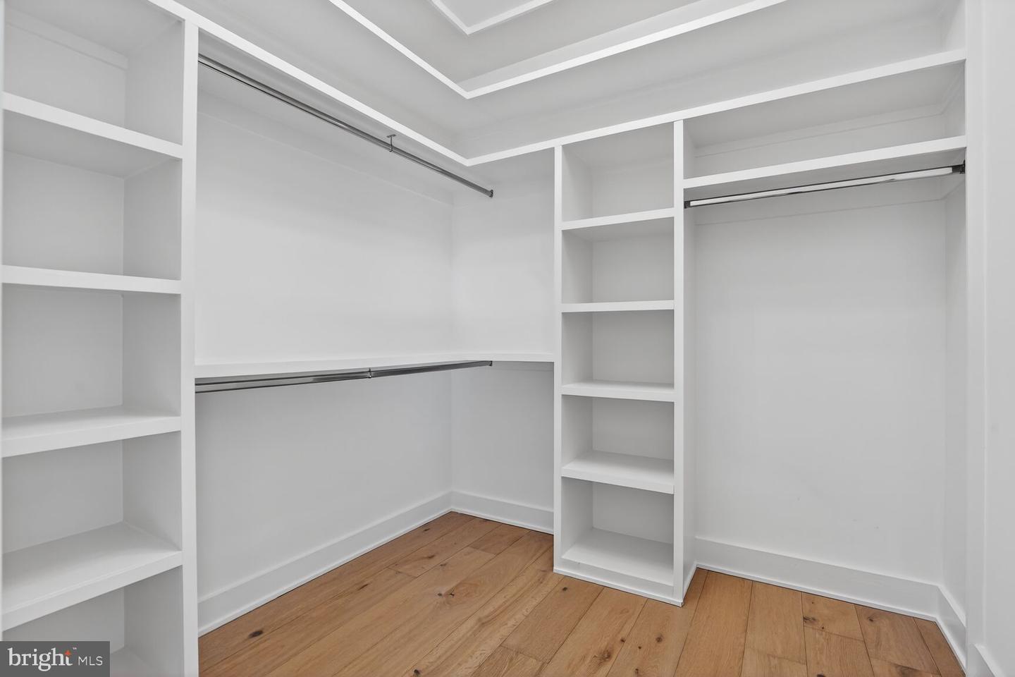 604 TAPAWINGO RD SW, VIENNA, Virginia 22180, 5 Bedrooms Bedrooms, ,6 BathroomsBathrooms,Residential,For sale,604 TAPAWINGO RD SW,VAFX2288228 MLS # VAFX2288228