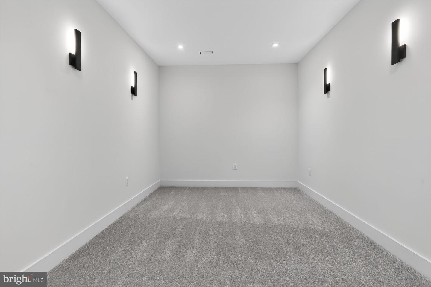 604 TAPAWINGO RD SW, VIENNA, Virginia 22180, 5 Bedrooms Bedrooms, ,6 BathroomsBathrooms,Residential,For sale,604 TAPAWINGO RD SW,VAFX2288228 MLS # VAFX2288228