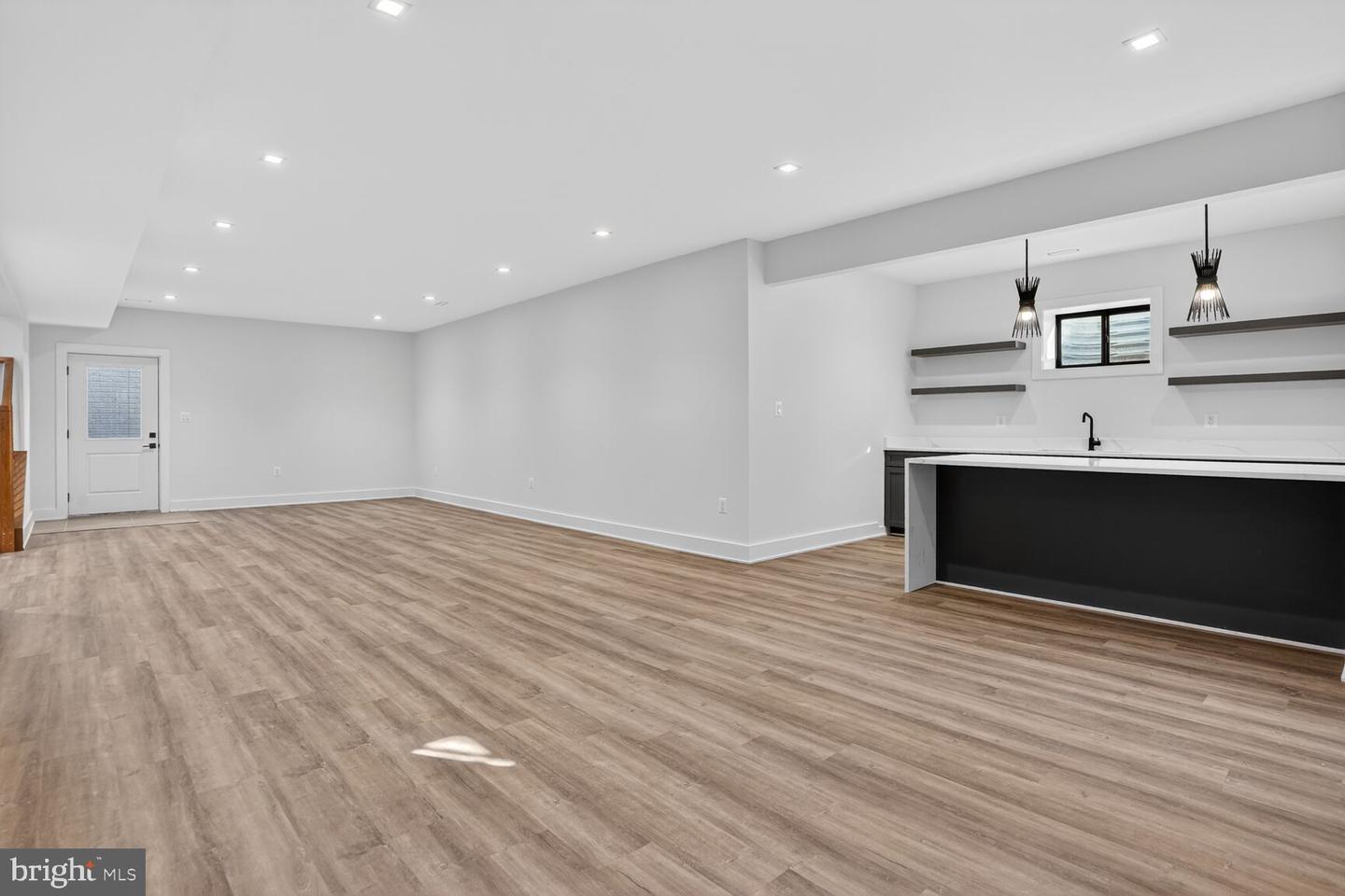 604 TAPAWINGO RD SW, VIENNA, Virginia 22180, 5 Bedrooms Bedrooms, ,6 BathroomsBathrooms,Residential,For sale,604 TAPAWINGO RD SW,VAFX2288228 MLS # VAFX2288228