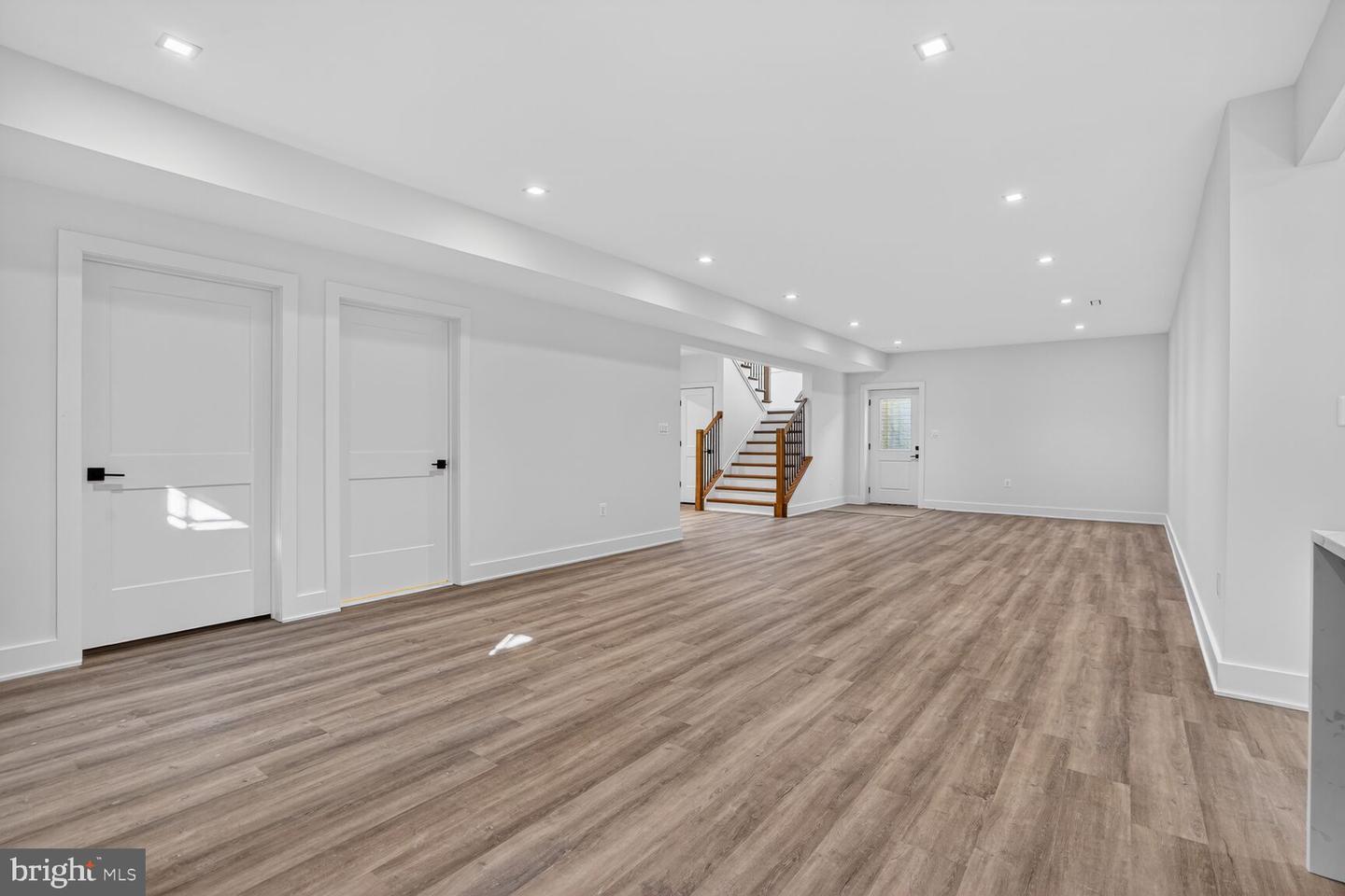 604 TAPAWINGO RD SW, VIENNA, Virginia 22180, 5 Bedrooms Bedrooms, ,6 BathroomsBathrooms,Residential,For sale,604 TAPAWINGO RD SW,VAFX2288228 MLS # VAFX2288228