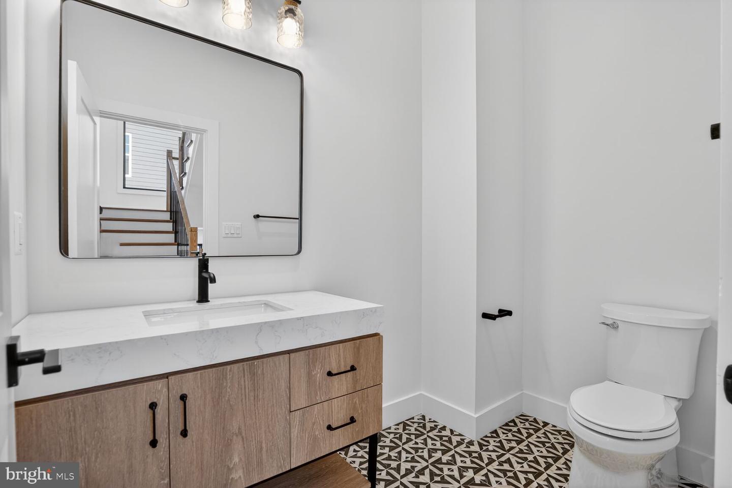 604 TAPAWINGO RD SW, VIENNA, Virginia 22180, 5 Bedrooms Bedrooms, ,6 BathroomsBathrooms,Residential,For sale,604 TAPAWINGO RD SW,VAFX2288228 MLS # VAFX2288228