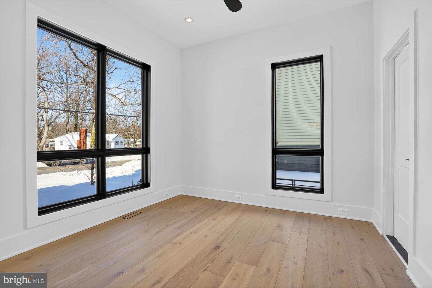 604 TAPAWINGO RD SW, VIENNA, Virginia 22180, 5 Bedrooms Bedrooms, ,6 BathroomsBathrooms,Residential,For sale,604 TAPAWINGO RD SW,VAFX2288228 MLS # VAFX2288228