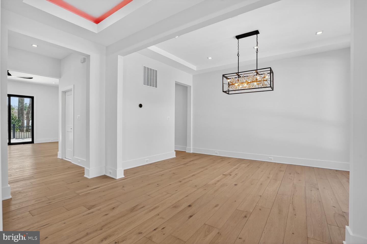 604 TAPAWINGO RD SW, VIENNA, Virginia 22180, 5 Bedrooms Bedrooms, ,6 BathroomsBathrooms,Residential,For sale,604 TAPAWINGO RD SW,VAFX2288228 MLS # VAFX2288228