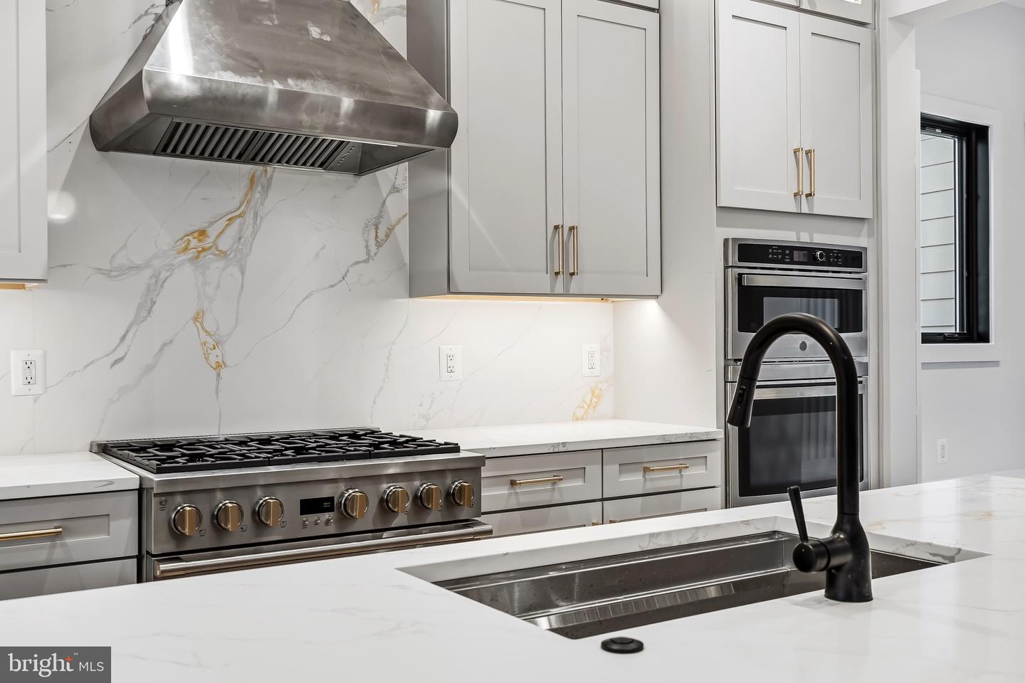 604 TAPAWINGO RD SW, VIENNA, Virginia 22180, 5 Bedrooms Bedrooms, ,6 BathroomsBathrooms,Residential,For sale,604 TAPAWINGO RD SW,VAFX2288228 MLS # VAFX2288228